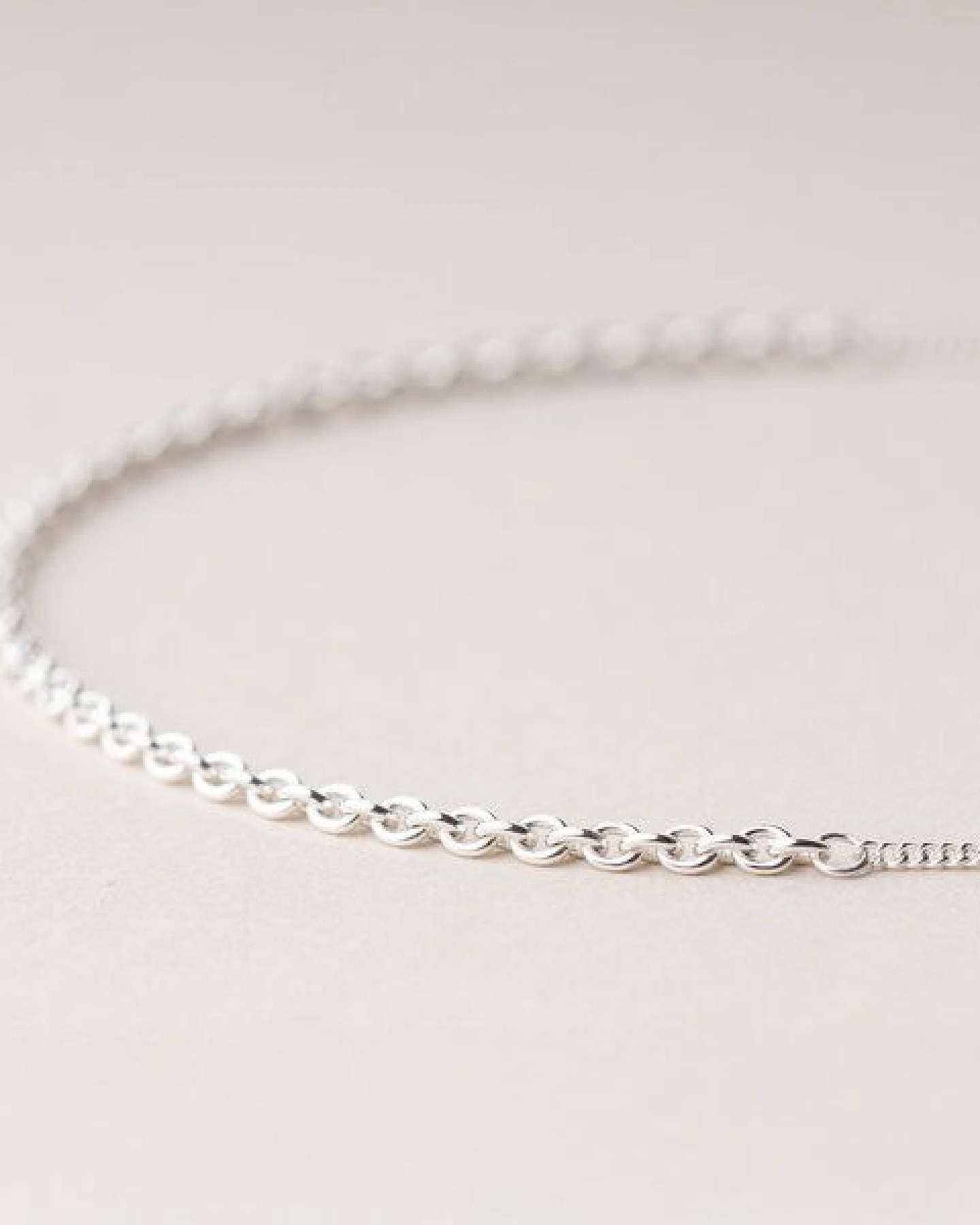 ChristinaPauls Slow jewellery Kurze Layering Kette Mea in Gold und Silber – Ansicht 3