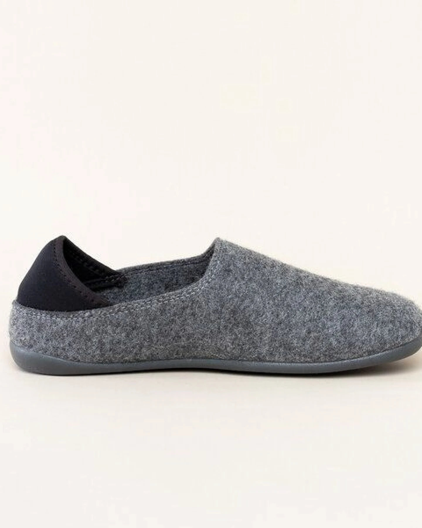Gottstein Filzhausschuh Wool Slip-On aus 100% Schurwolle - für Damen & Herren - Rutschfeste Gummisohle – Ansicht 3