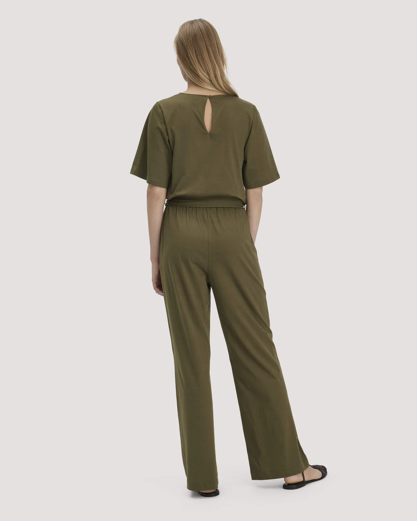 hessnatur Damen Jersey Overall Relaxed aus Bio-Baumwolle - grün - Größe 46 – Ansicht 2