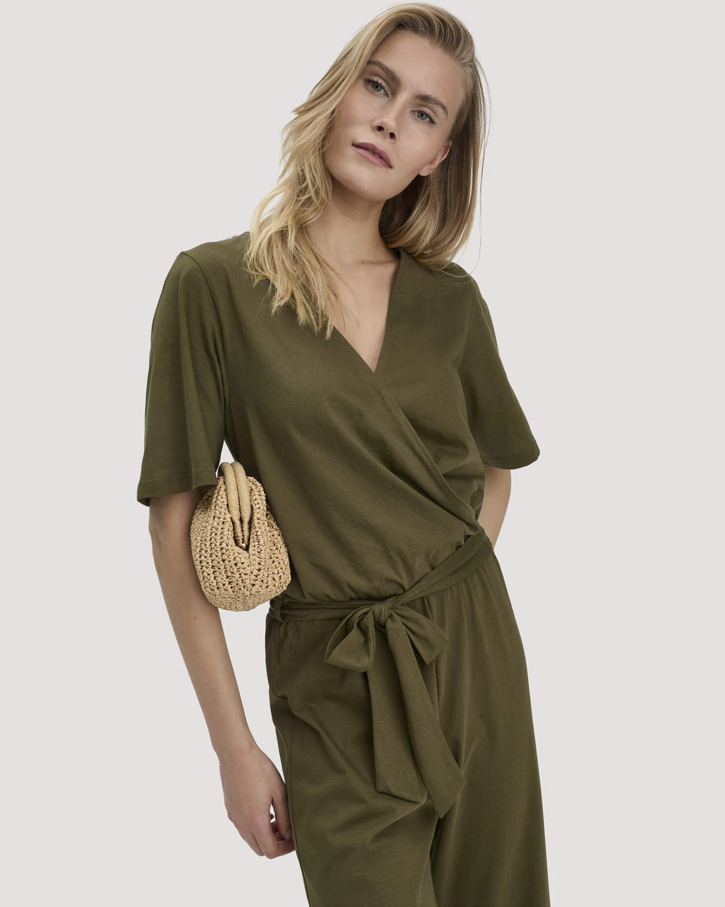 hessnatur Damen Jersey Overall Relaxed aus Bio-Baumwolle - grün - Größe 46 – Ansicht 4
