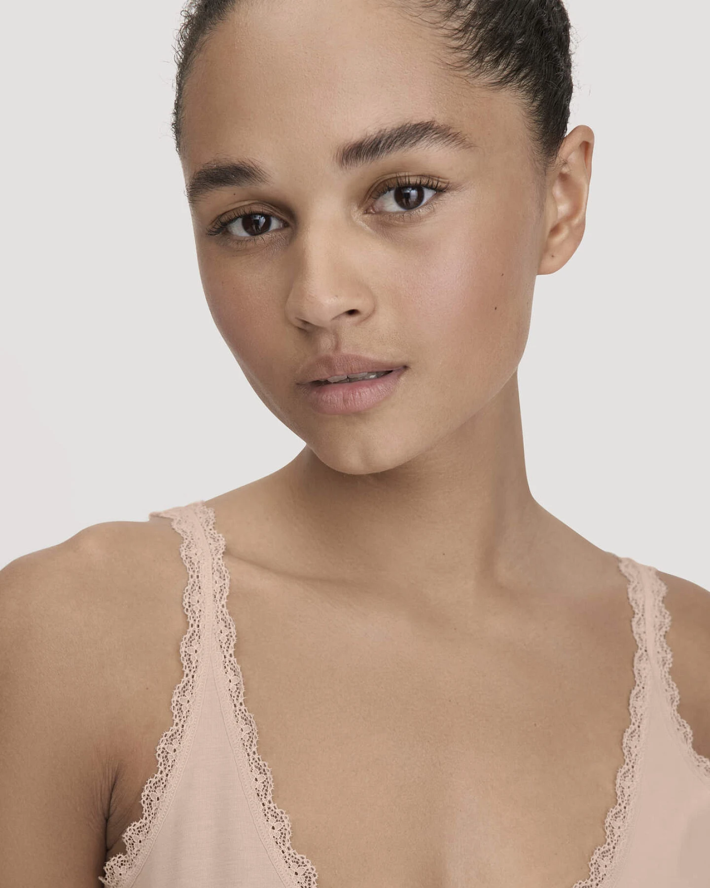 hessnatur Damen Tanktop COTTON FEEL LACE aus Bio-Baumwolle - rosa - Größe 40 – Ansicht 3