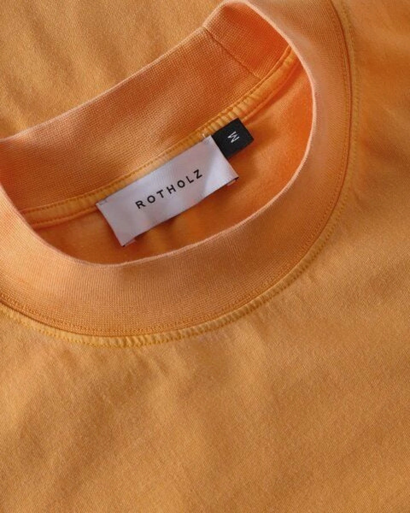 Rotholz Basic T-Shirt mit breitem Kragen Bio Baumwolle – Ansicht 2