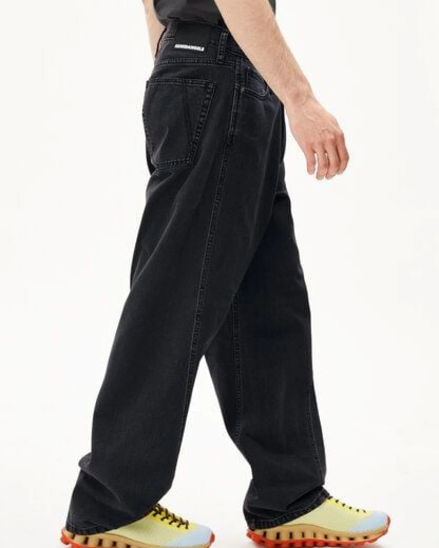 ARMEDANGELS JAAMEO Herren Wide Leg Mid Waist aus recycelter Baumwolle – Ansicht 4