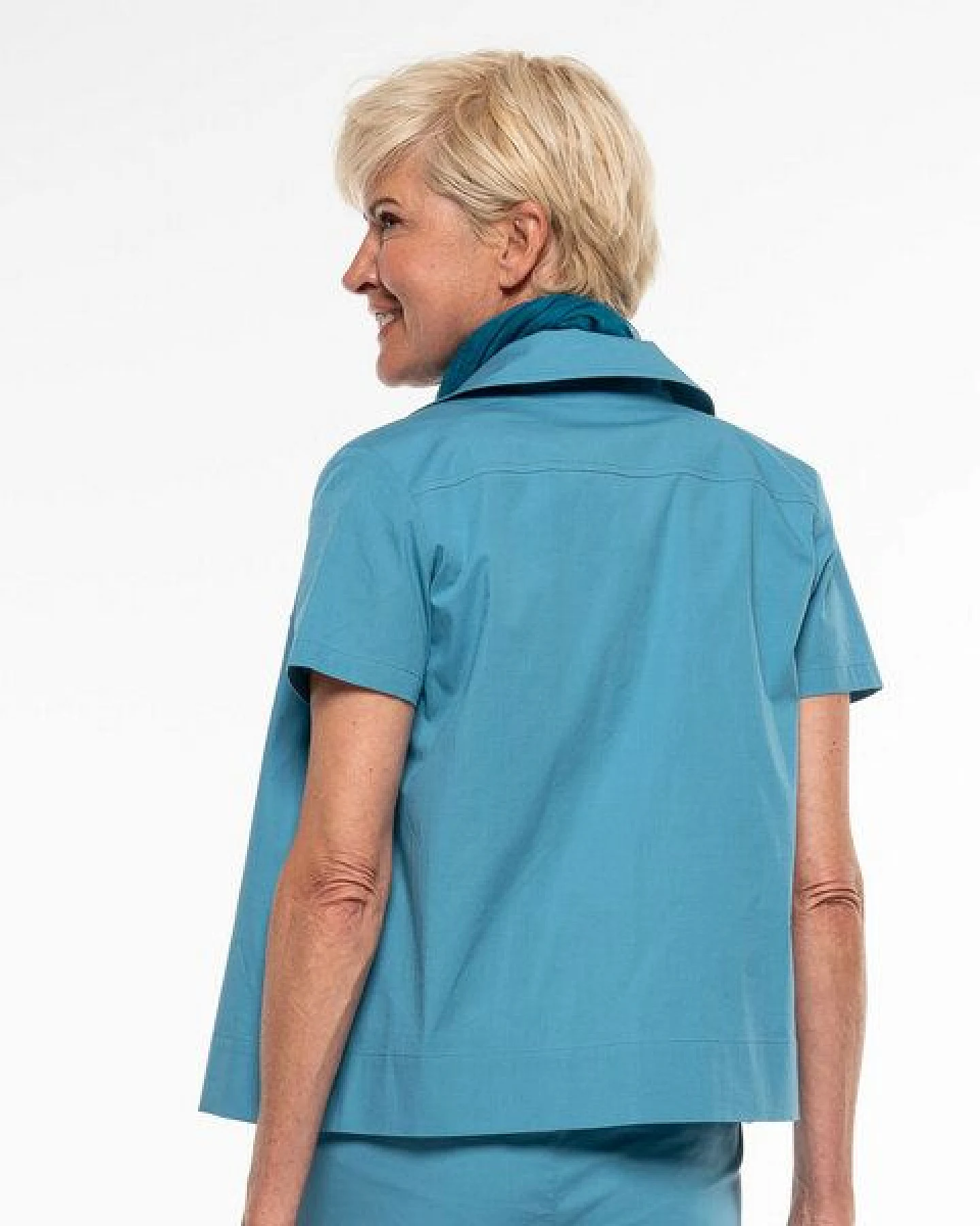 Alma & Lovis Sportiv-elegante Hemdbluse aus Organic Cotton – Ansicht 4