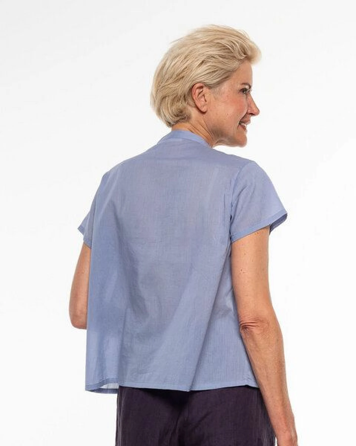 Alma & Lovis Charmantes Blusenshirt aus feinster Bio-Baumwolle – Ansicht 3