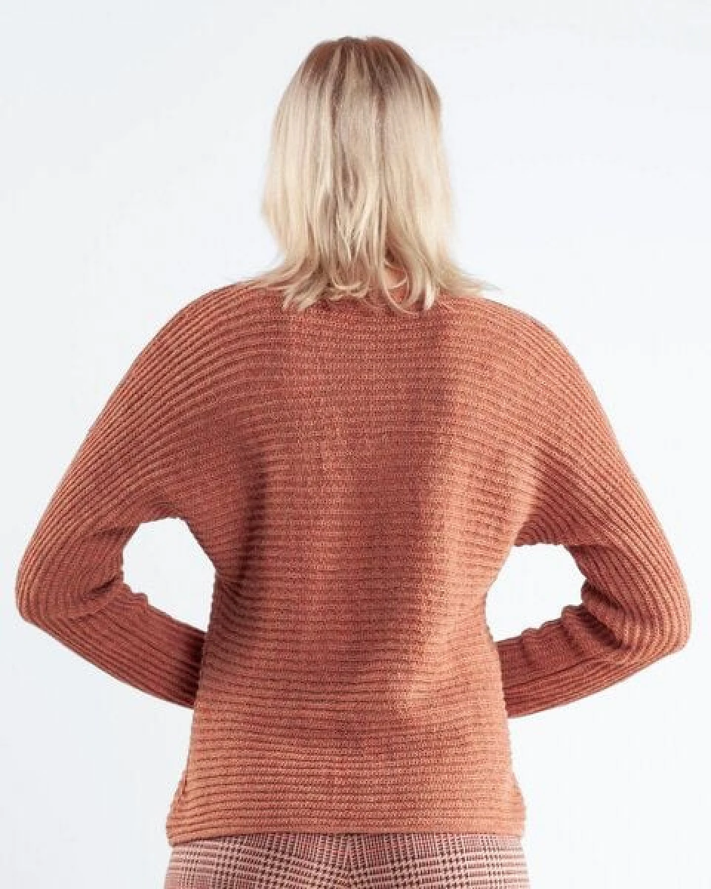 Alma & Lovis Rippen-Pullover aus Baby-Alpaka – Ansicht 4
