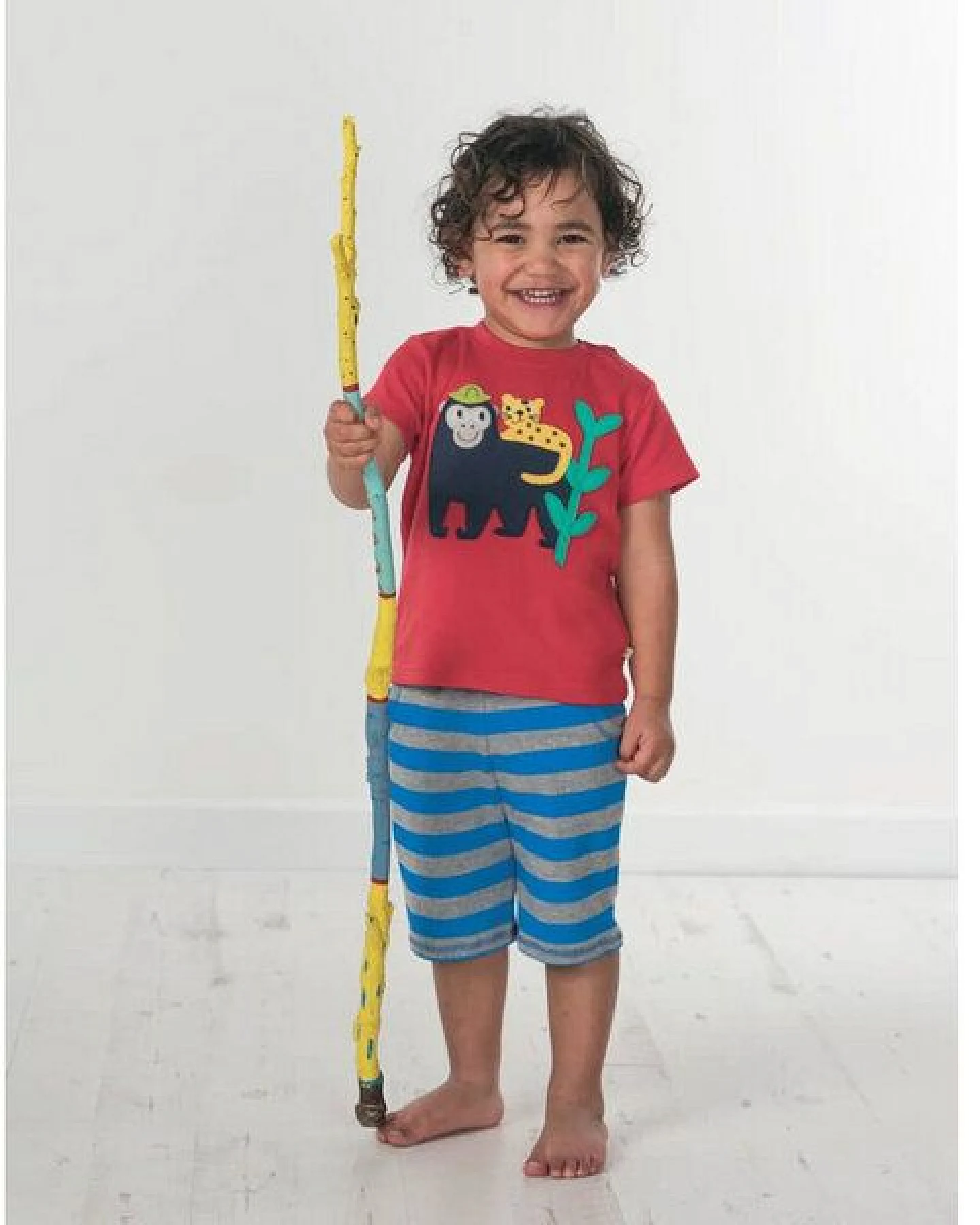 Frugi T-Shirt mit Gorilla und Tigerbaby-Applikation in Tomaten Rot – Ansicht 2