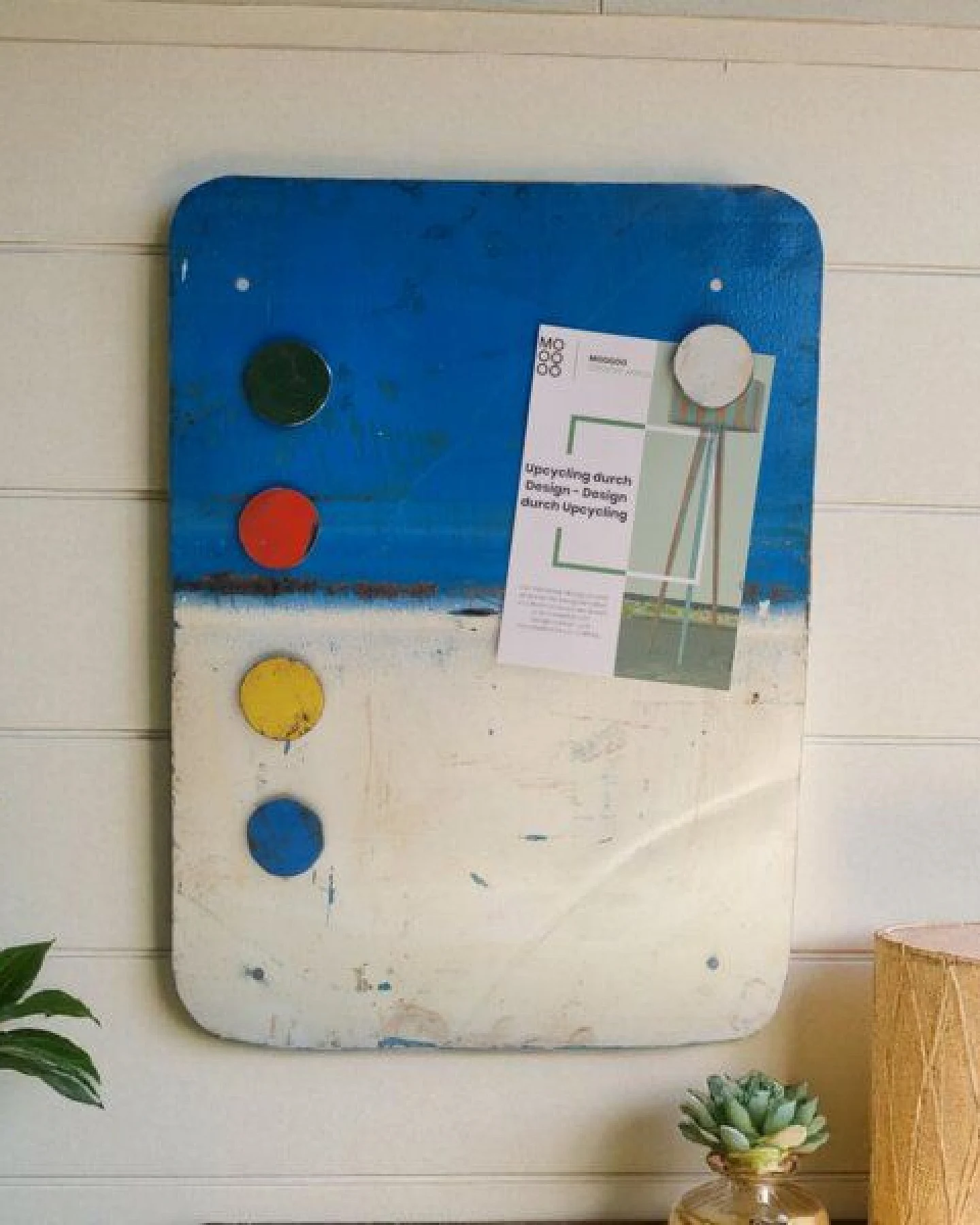 Moogoo Creative Africa Magnettafel aus recycelten Ölfässern mit 5 bunten Magneten - Industrial Upcycling – Ansicht 2