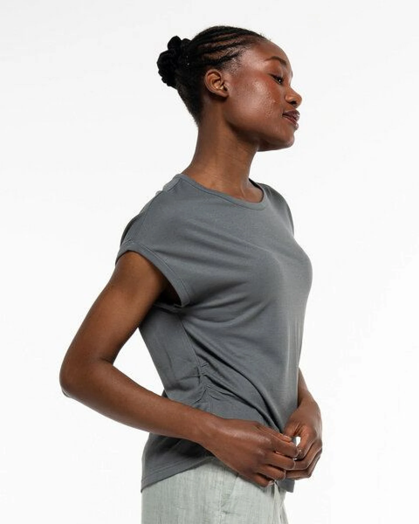 Alma & Lovis Stylisches Kurzarmshirt aus fließendem EcoVero – Ansicht 4
