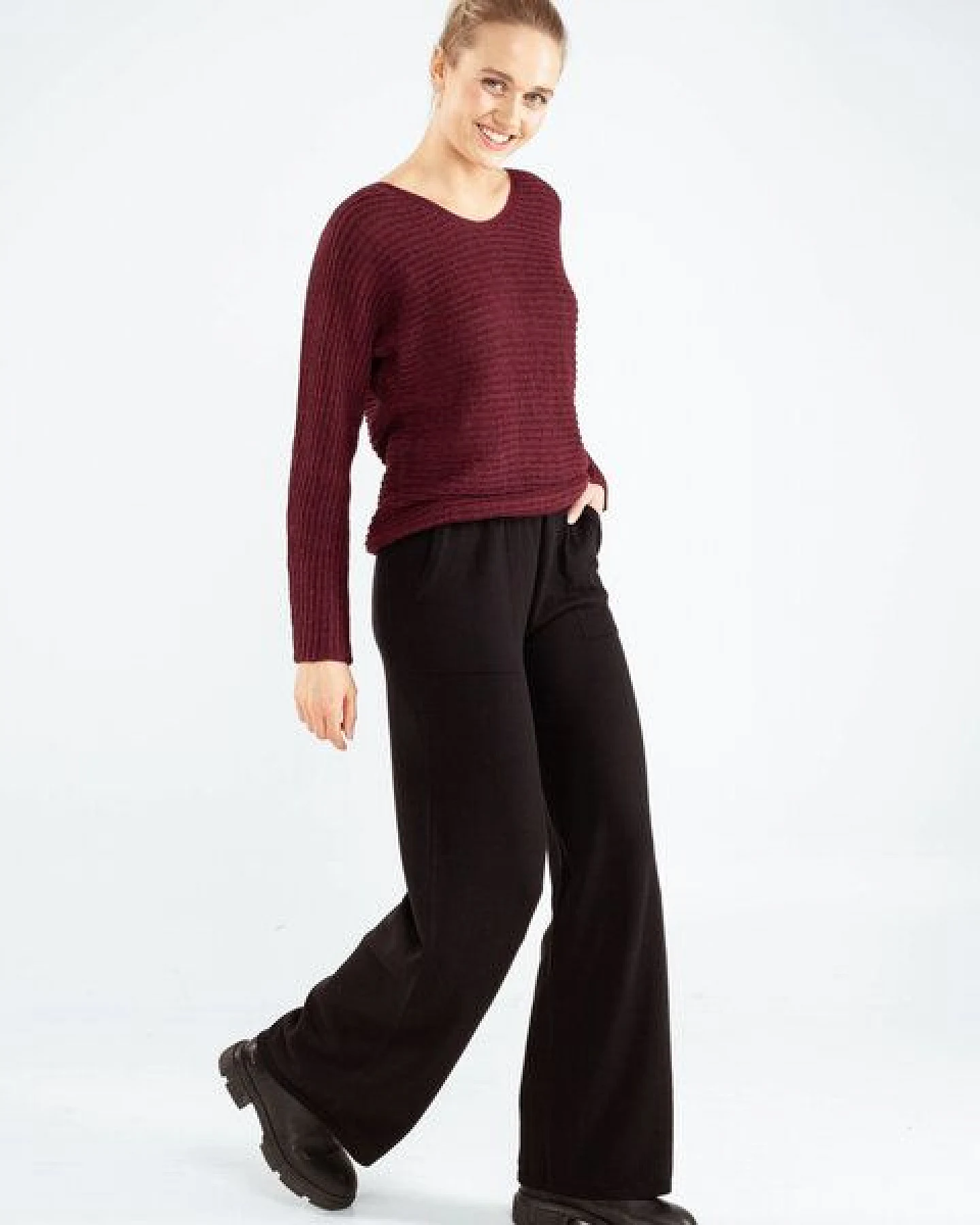 Alma & Lovis Rippen-Pullover aus Baby-Alpaka – Ansicht 2