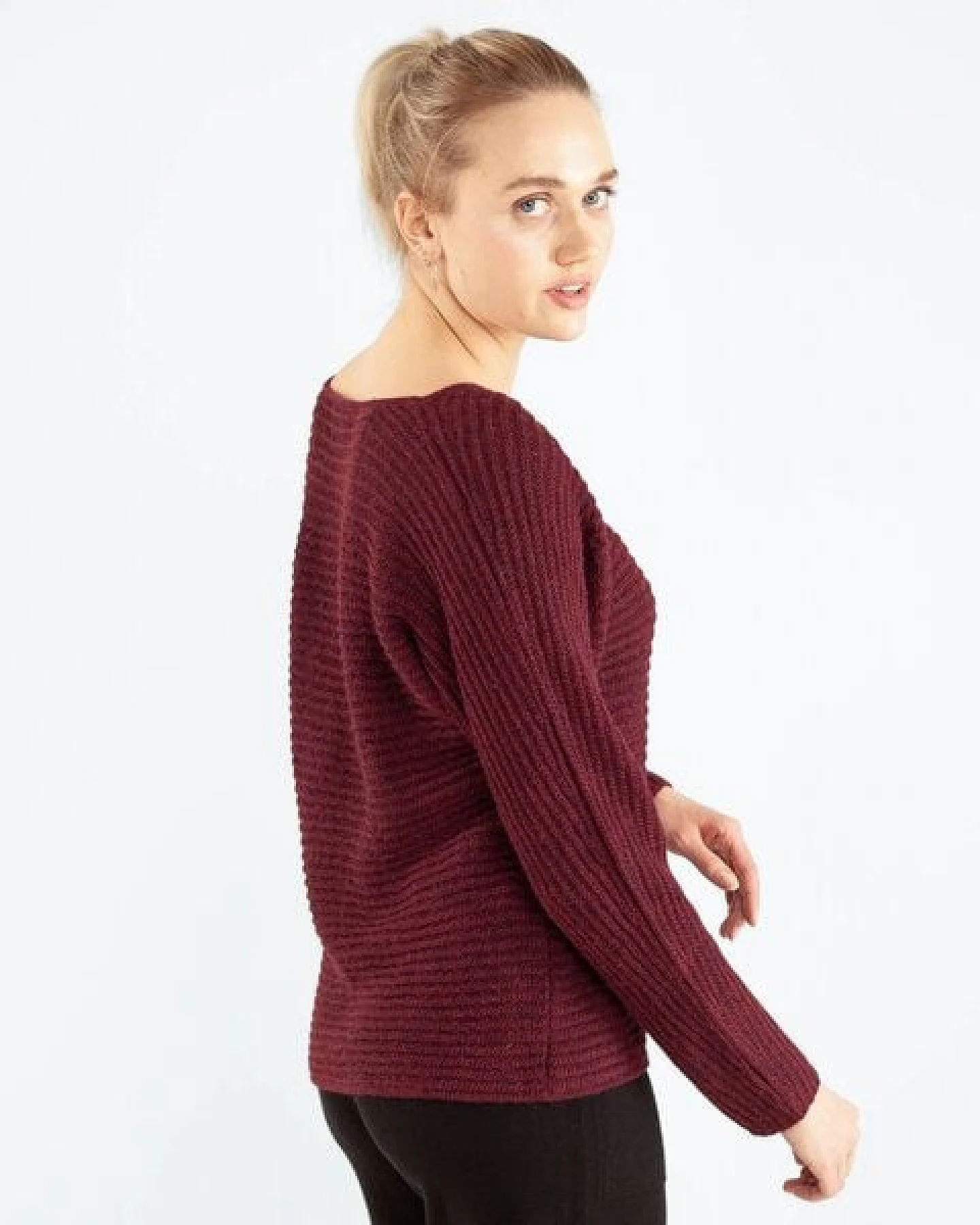 Alma & Lovis Rippen-Pullover aus Baby-Alpaka – Ansicht 4
