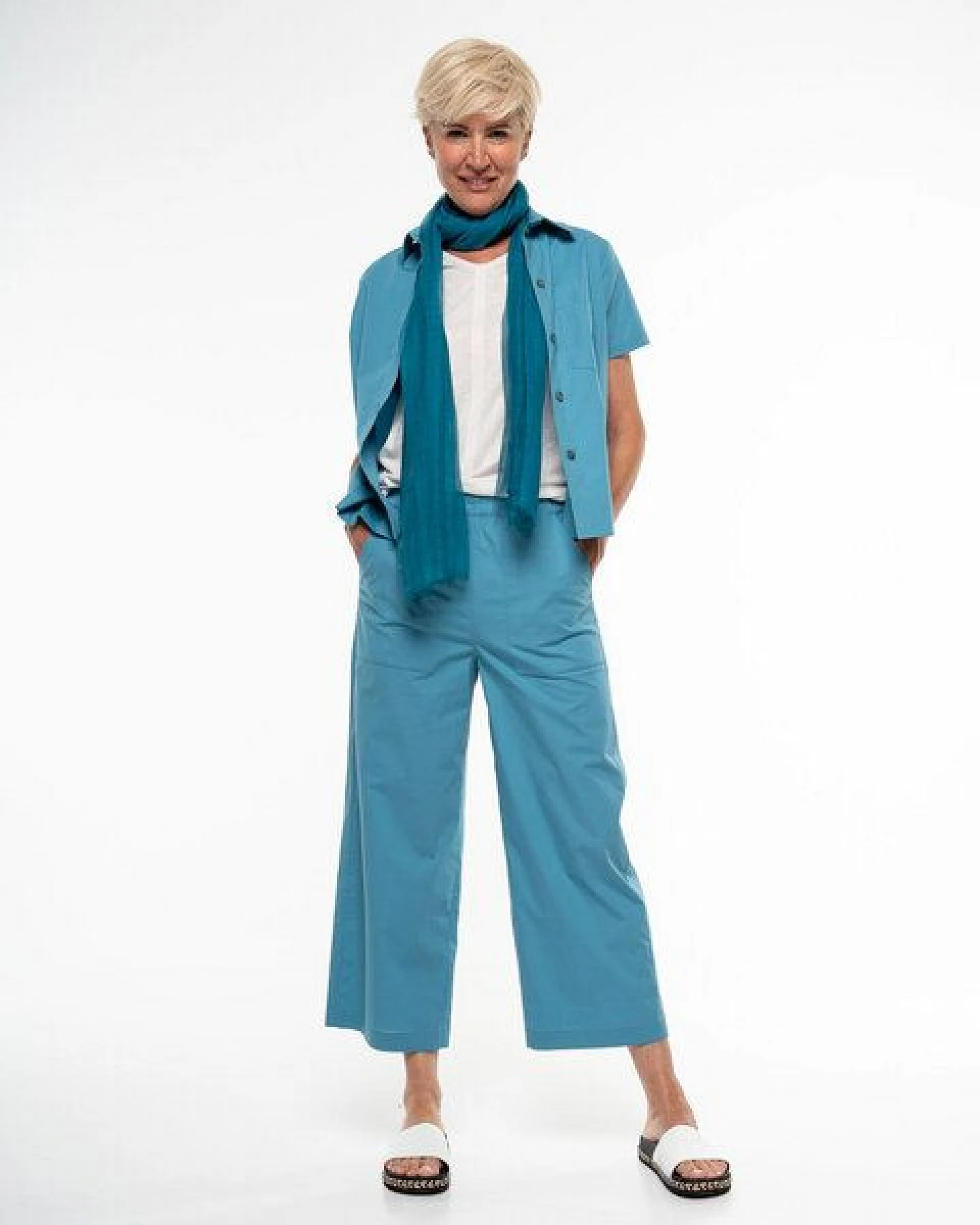 Alma & Lovis Sportiv-elegante Hemdbluse aus Organic Cotton – Ansicht 2