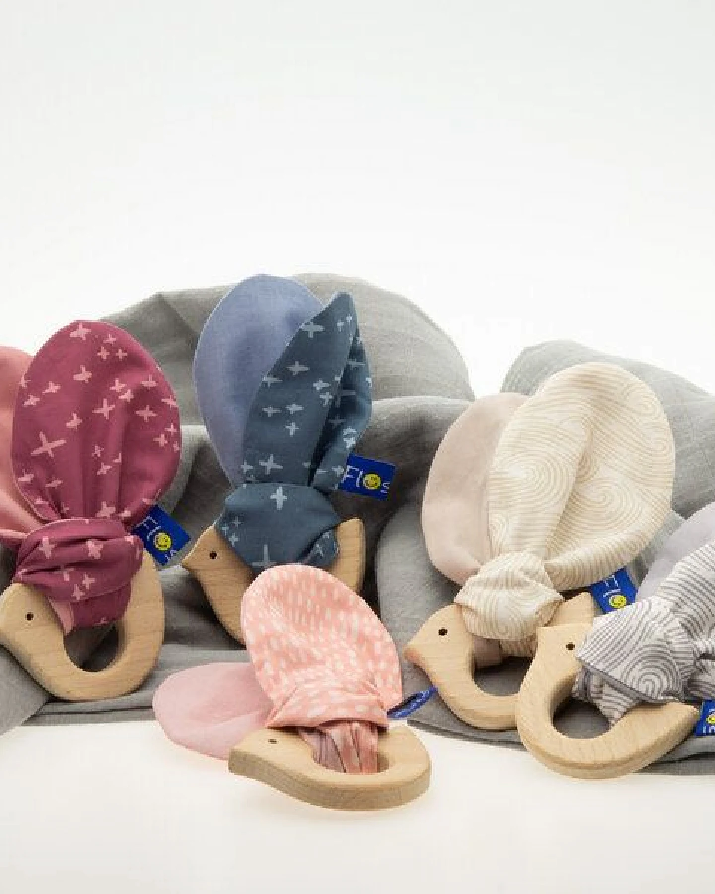 Flosinn Knisterohren Baby mit Beißring Vogel. Bio-Greifling als Geburtsgeschenk – Ansicht 2