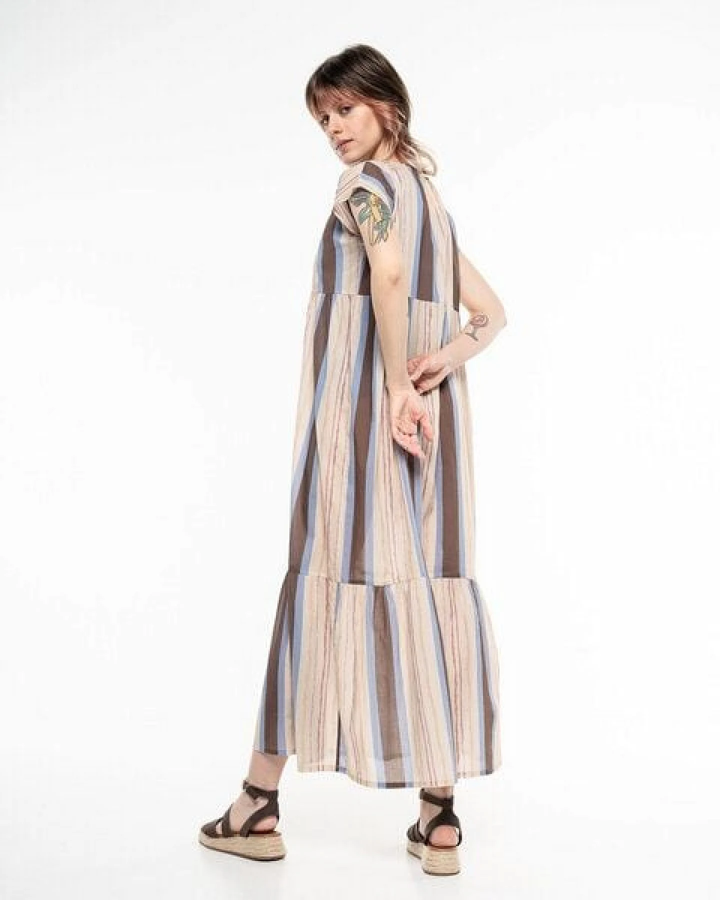 Alma & Lovis Volant-Maxikleid aus feinstem Bio-Baumwoll-Batist – Ansicht 4