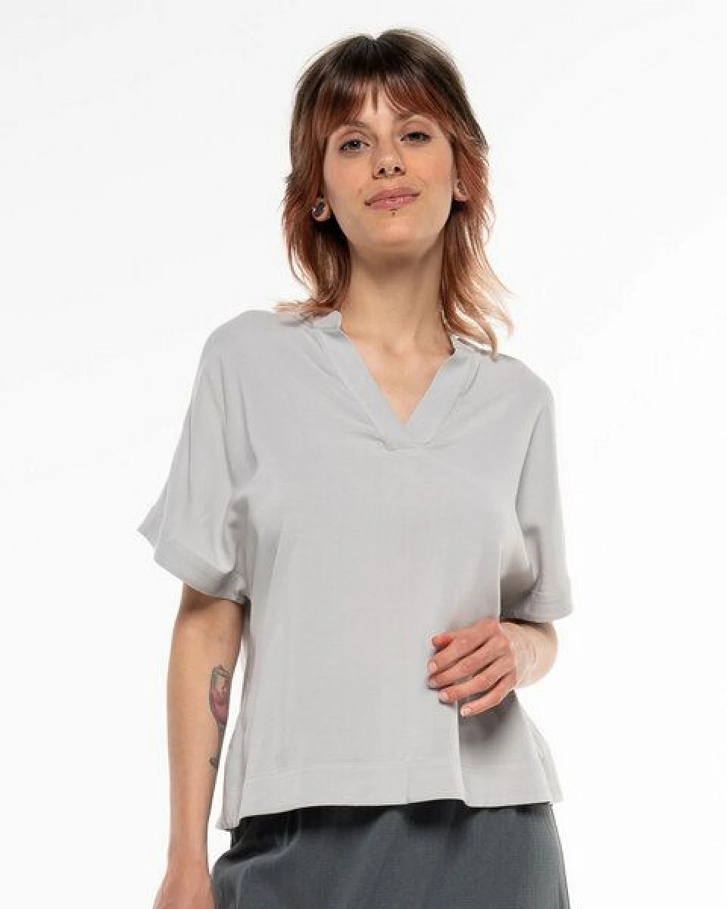 Alma & Lovis Edles Blusenshirt aus fließendem EcoVero – Ansicht 3