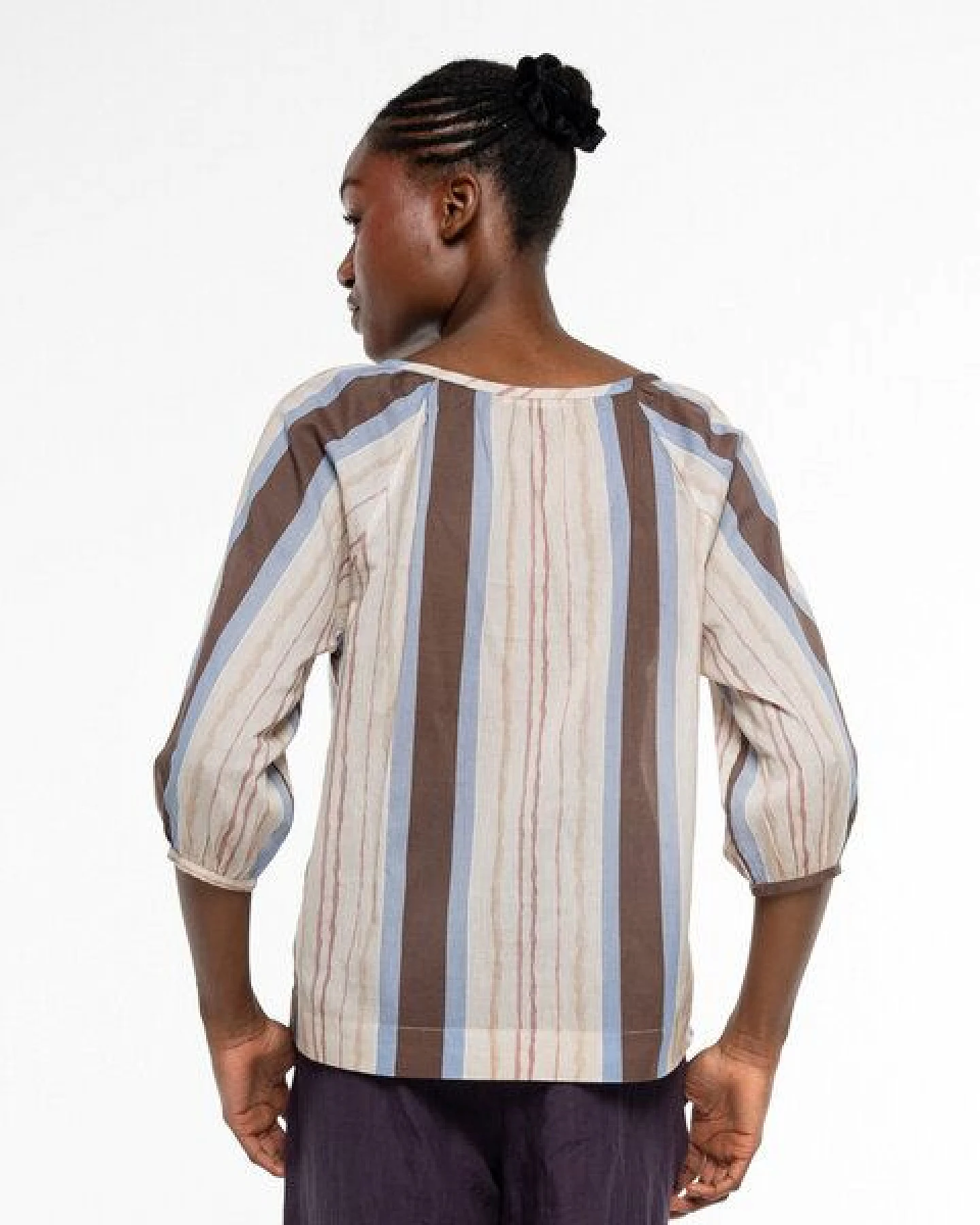 Alma & Lovis Stylische Sommerbluse aus feinster Bio-Baumwolle – Ansicht 4