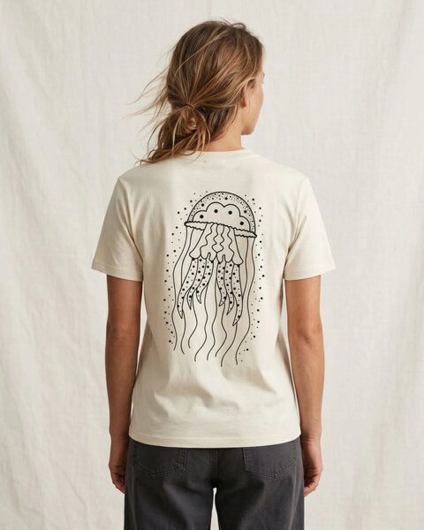 vis wear Qualle - Göttin im Ozean - Pure Natural Bio Baumwolle Shirt - Back Print – Ansicht 3