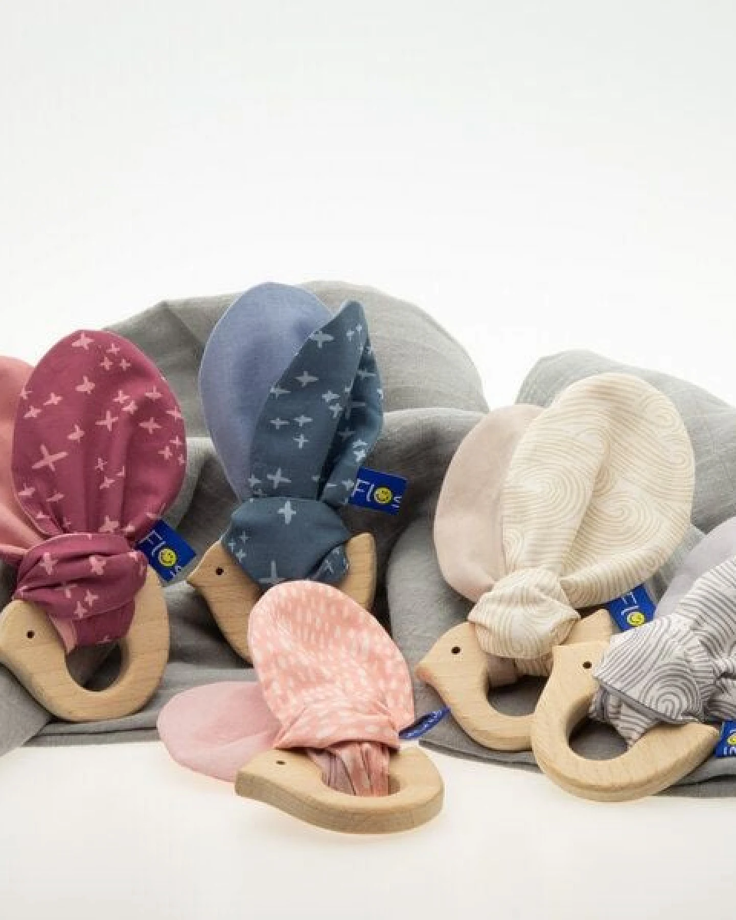 Flosinn Knisterohren Baby mit Beißring Vogel. Bio-Greifling als Geburtsgeschenk – Ansicht 2