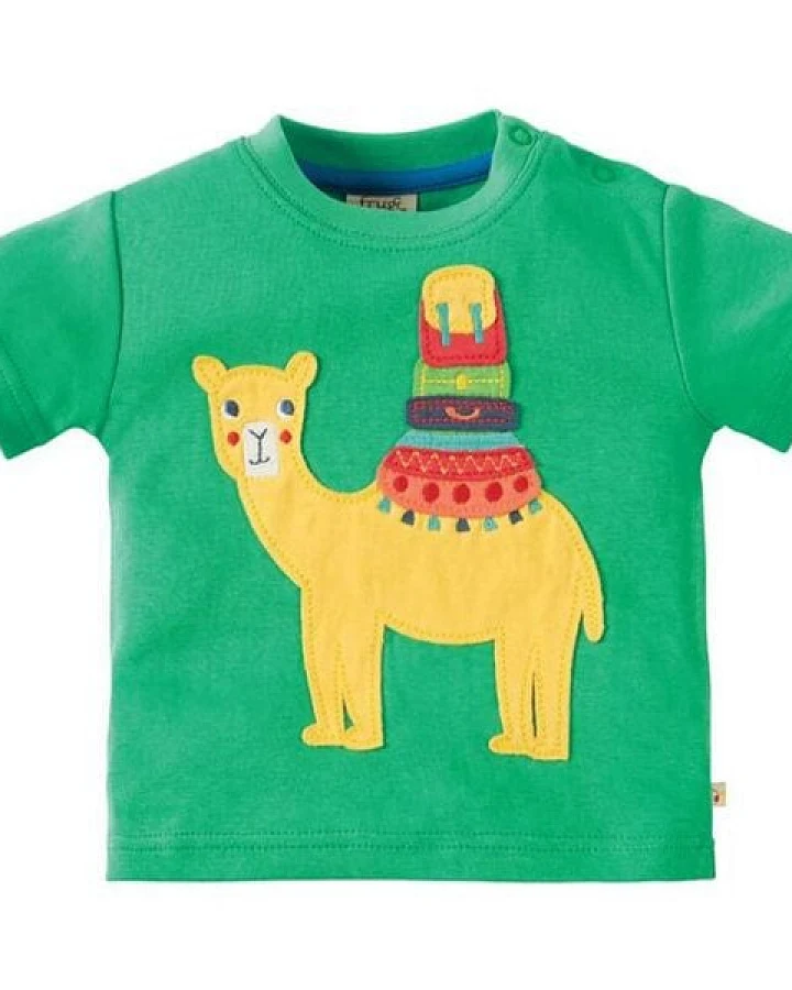 Frugi T-Shirt Kamel Jungel grün