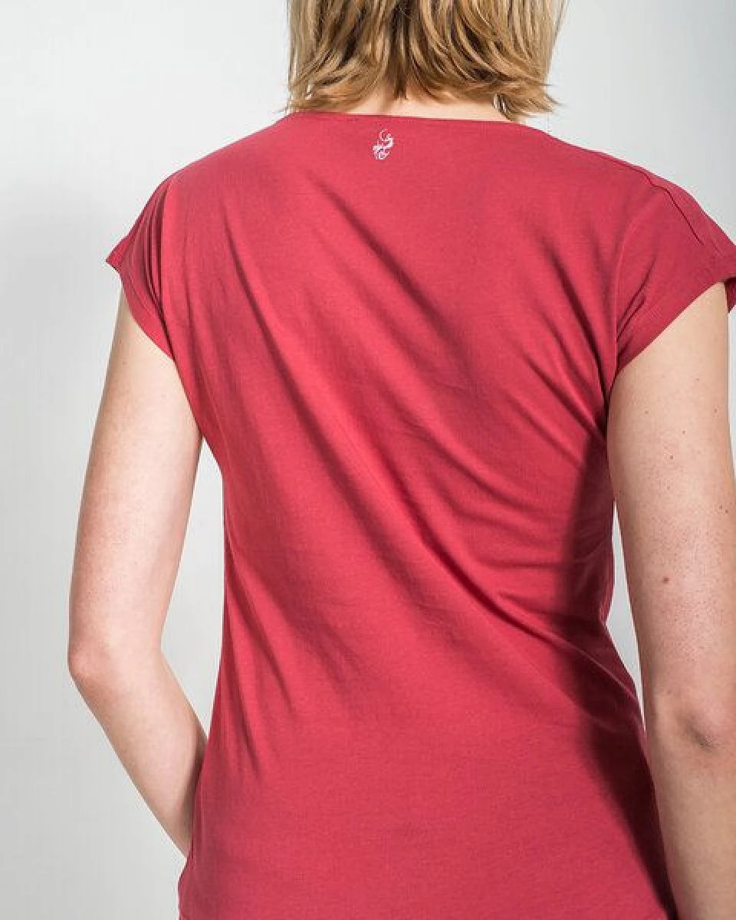 Alma & Lovis Shirt mit Wasserfall-Ausschnitt, aus Bio-Baumwolle – Ansicht 4