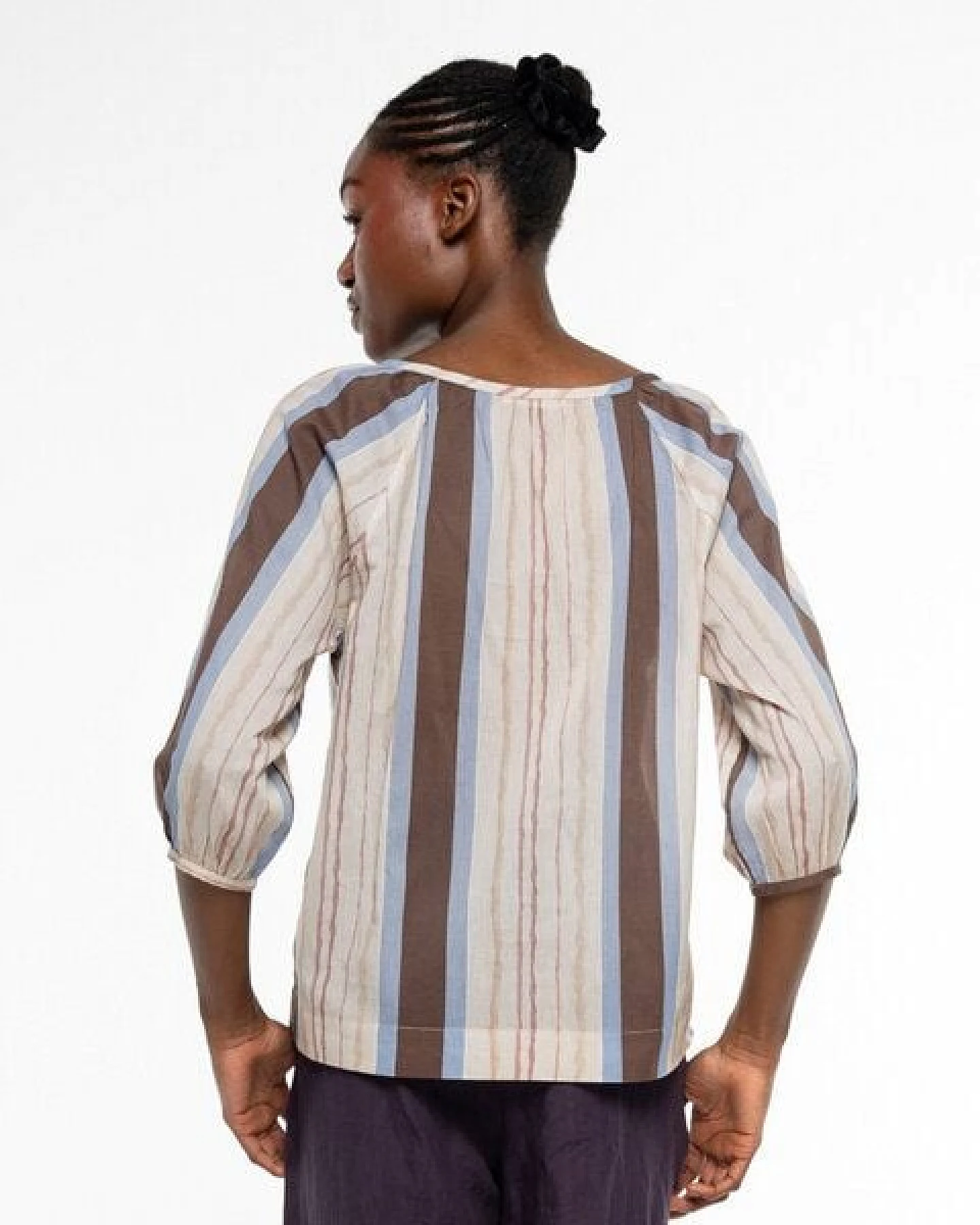 Alma & Lovis Stylische Sommerbluse aus feinster Bio-Baumwolle – Ansicht 4