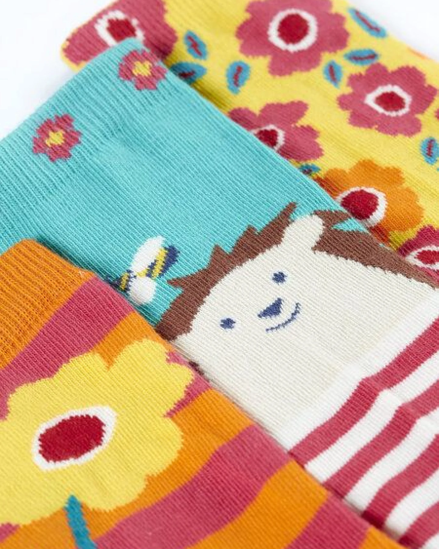 Frugi Kindersocken in Dreierpack mit Igel und Blumen – Ansicht 3