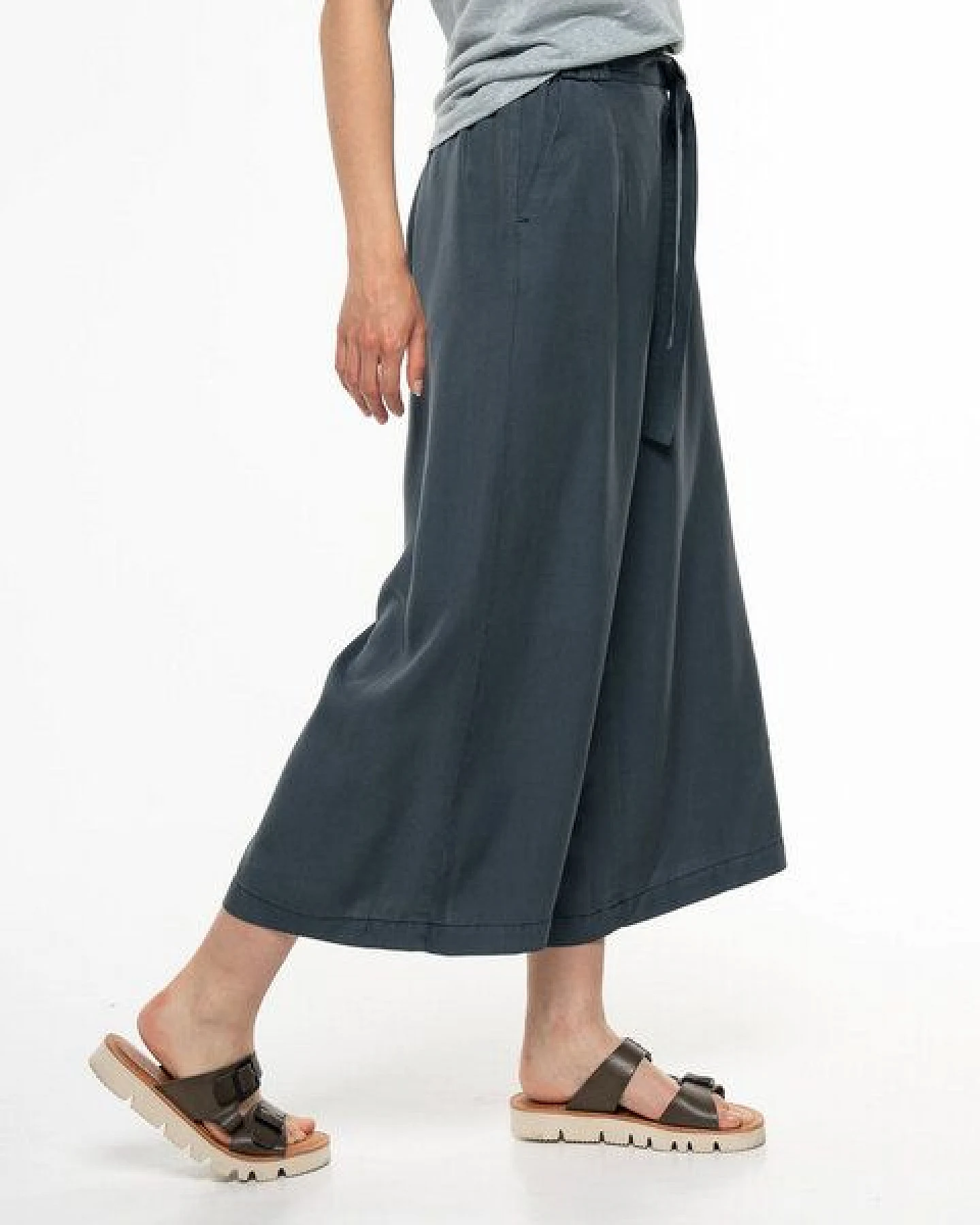 Alma & Lovis Weite 7/8 Hose aus fließendem Lyocell – Ansicht 2