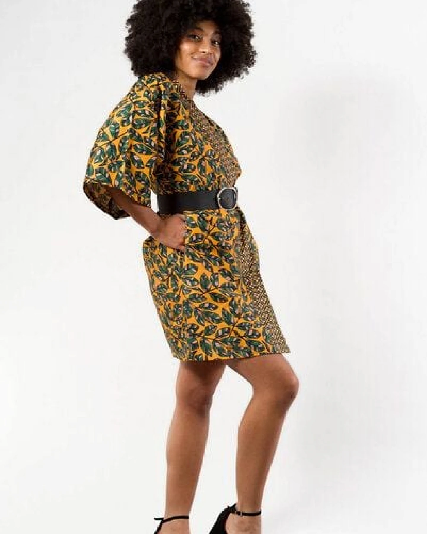 Nevice Kurzer Kimono aus Bio-Baumwolle – Ansicht 2