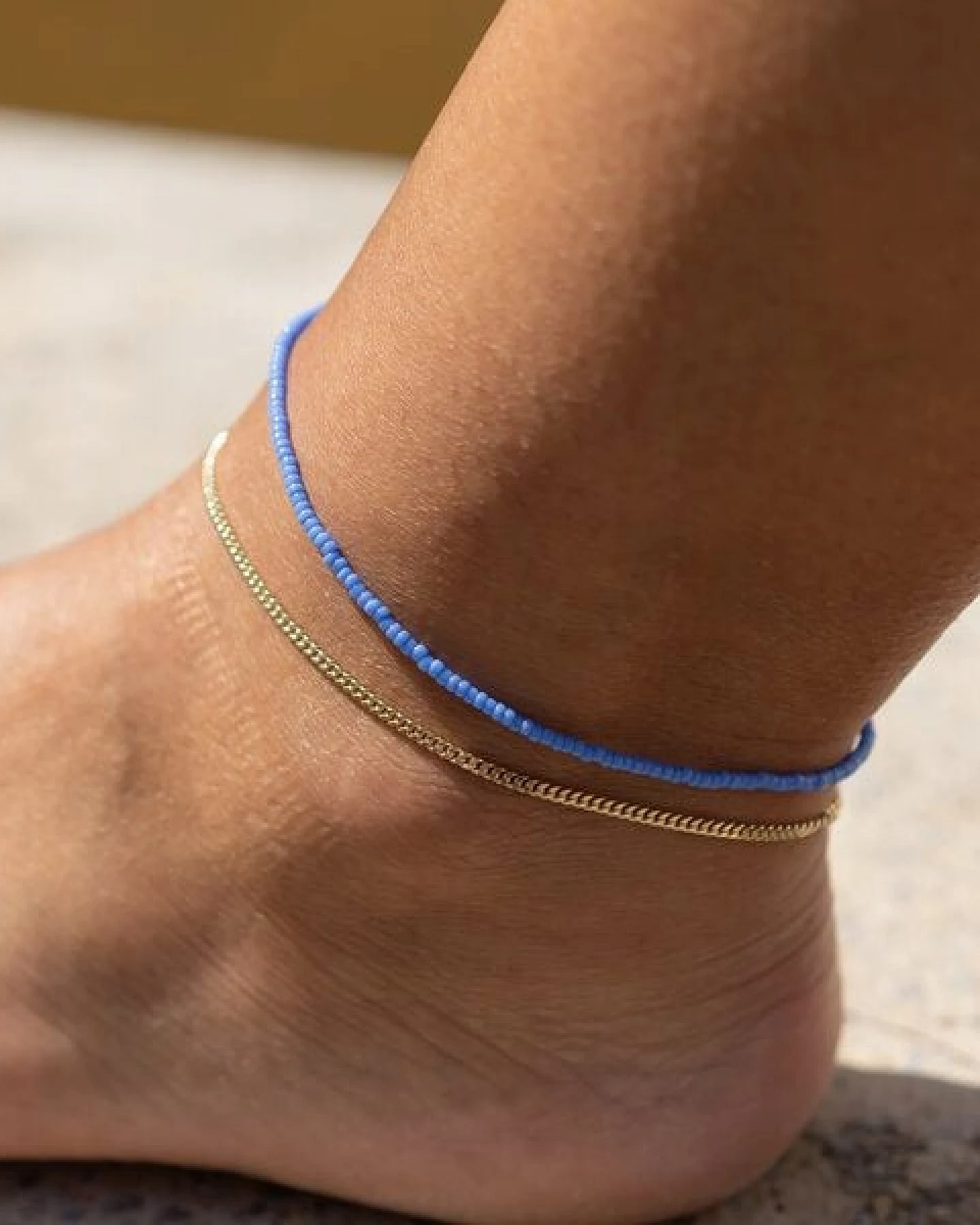 juni Fußkettchen Set "Provence" - goldene Fußkette mit Perlen Fußkettchen in blau – Ansicht 2