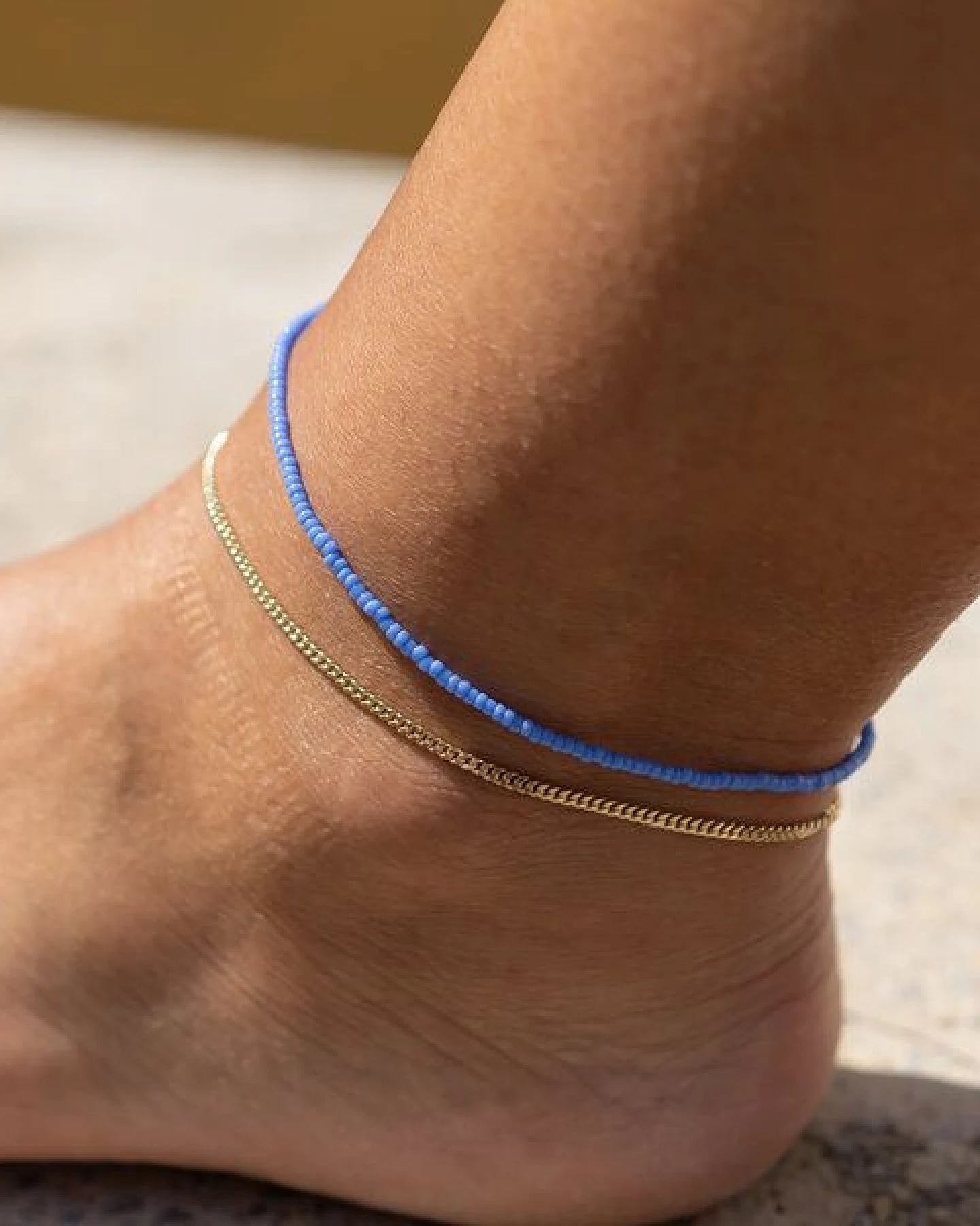 juni Fußkettchen Set "Provence" - goldene Fußkette mit Perlen Fußkettchen in blau – Ansicht 2