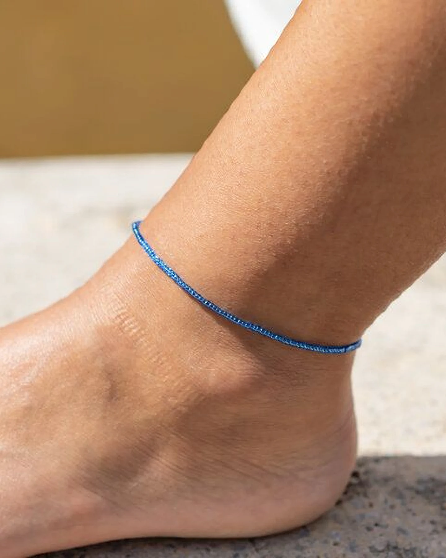 juni Fußkettchen Set "Provence" - goldene Fußkette mit Perlen Fußkettchen in blau – Ansicht 3
