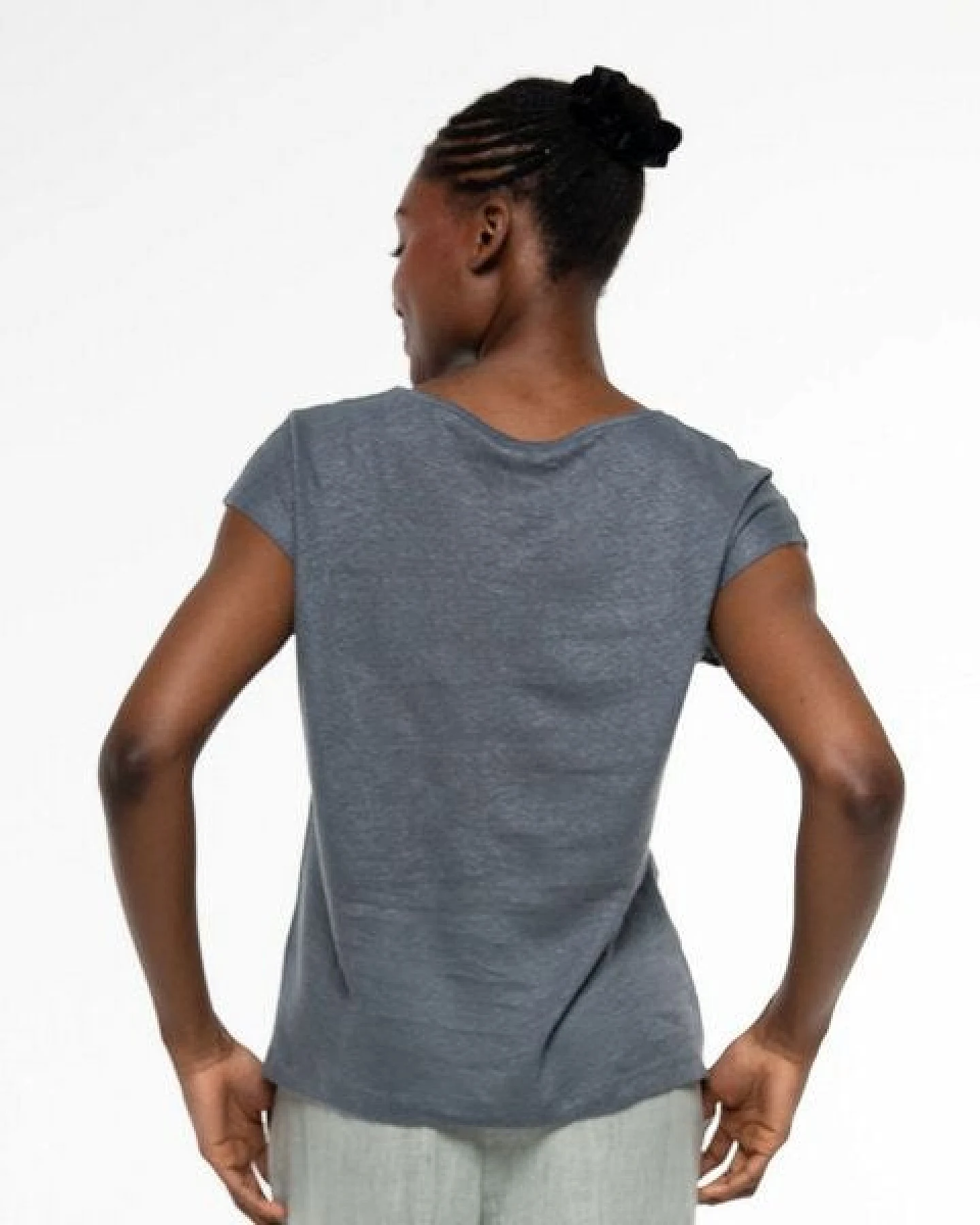 Alma & Lovis Elegantes Kurzarmshirt aus 100% Leinen-Jersey – Ansicht 4