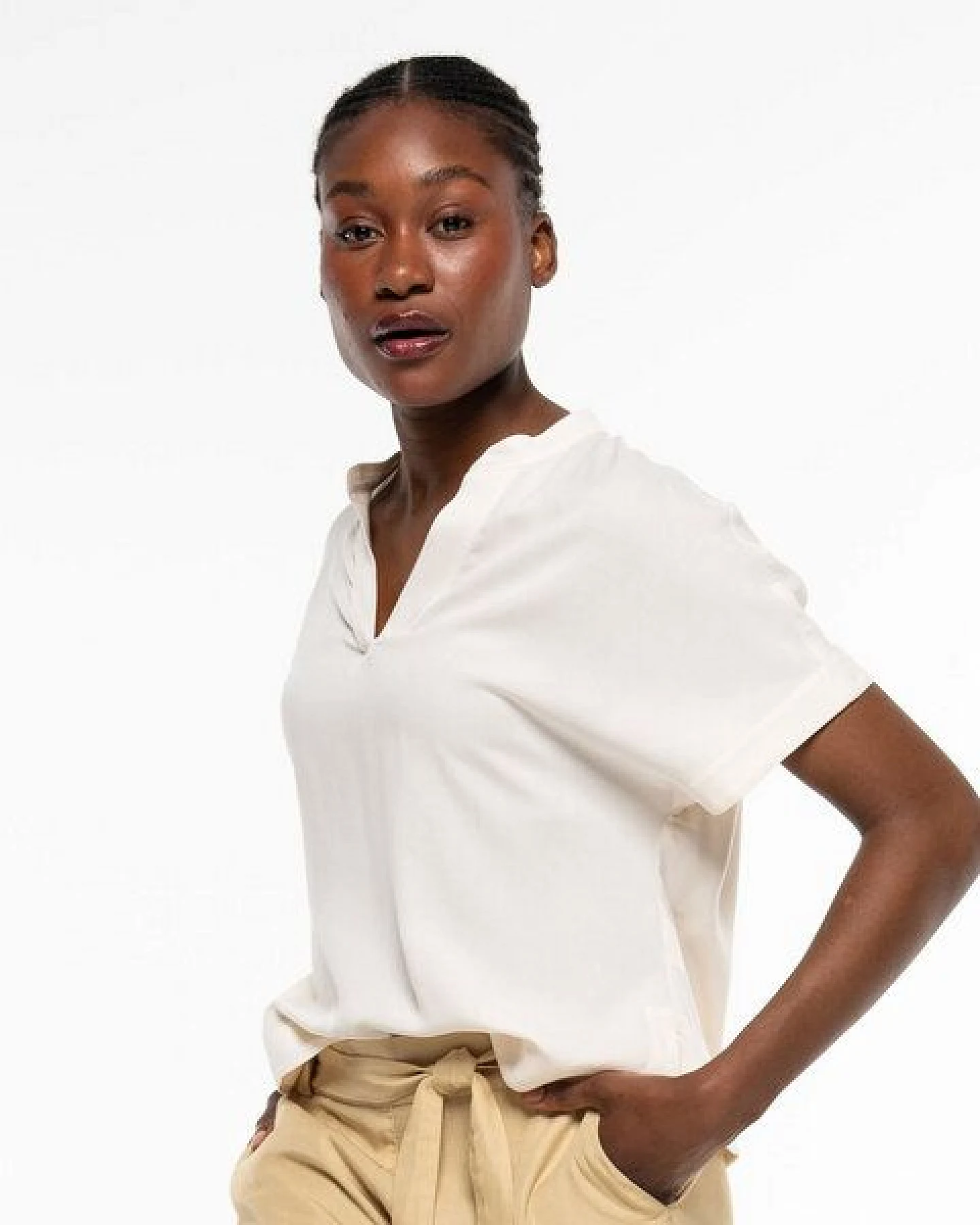 Alma & Lovis Edles Blusenshirt aus fließendem EcoVero – Ansicht 3