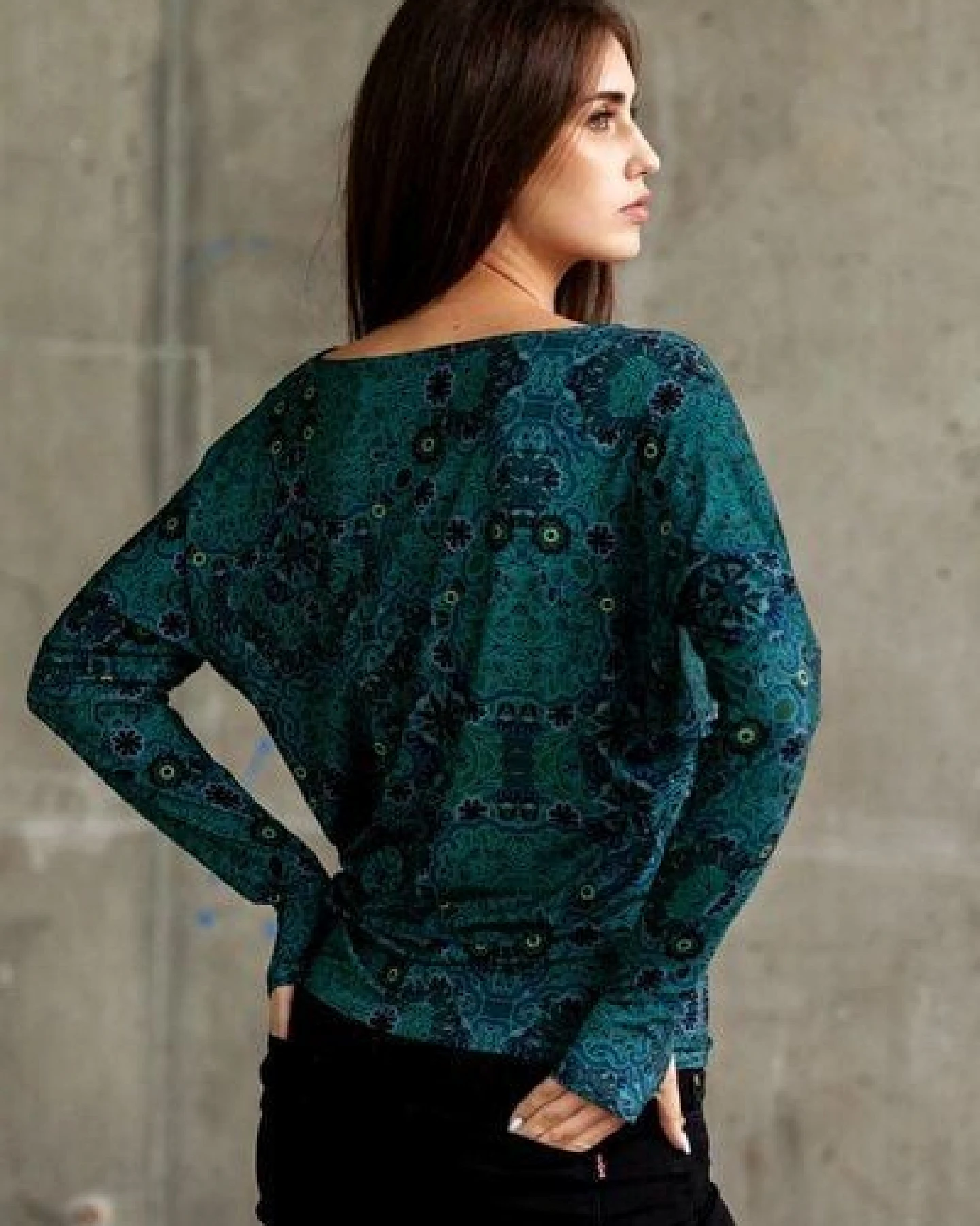 KOKOworld Bluse Be My Valentine Damen – Viskose EcoVero – figurbetont & bequem – mit Daumenloch – farbenfroher Print – für Yoga, Pilates & Alltag – fair produziert in der EU – Ansicht 2