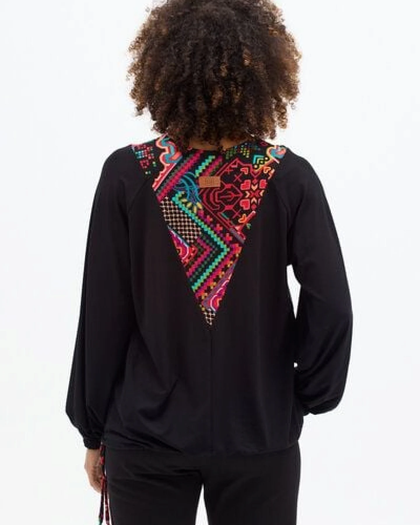 Bluse Solola – Lockere Passform mit verstellbarem Saum – Raglanärmel – Ausschnitt – Viscose mit Elasthan – Fair produziert in Polen – KOKOworld – Ansicht 3