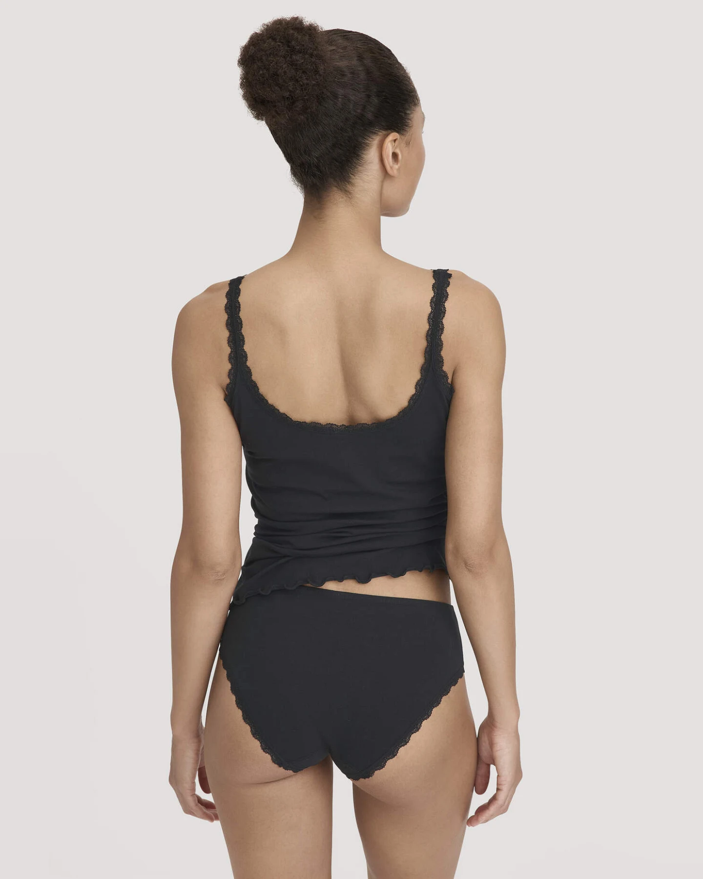 hessnatur Damen Panty Regular Cut COTTON FEEL LACE aus Bio-Baumwolle - schwarz - Größe 42 – Ansicht 2