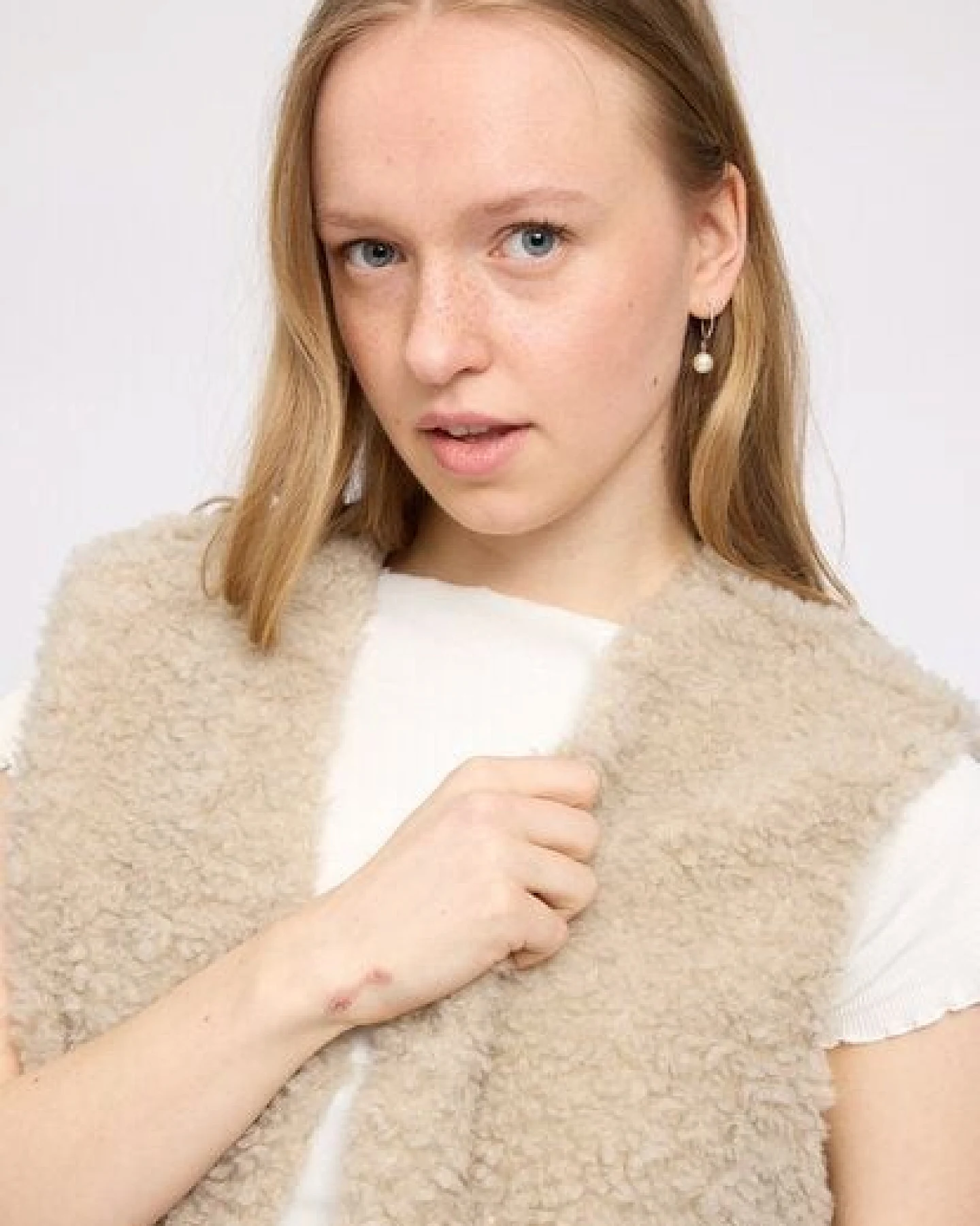Mazine Faux-Fur Weste - aus recyceltem Polyester – Ansicht 3