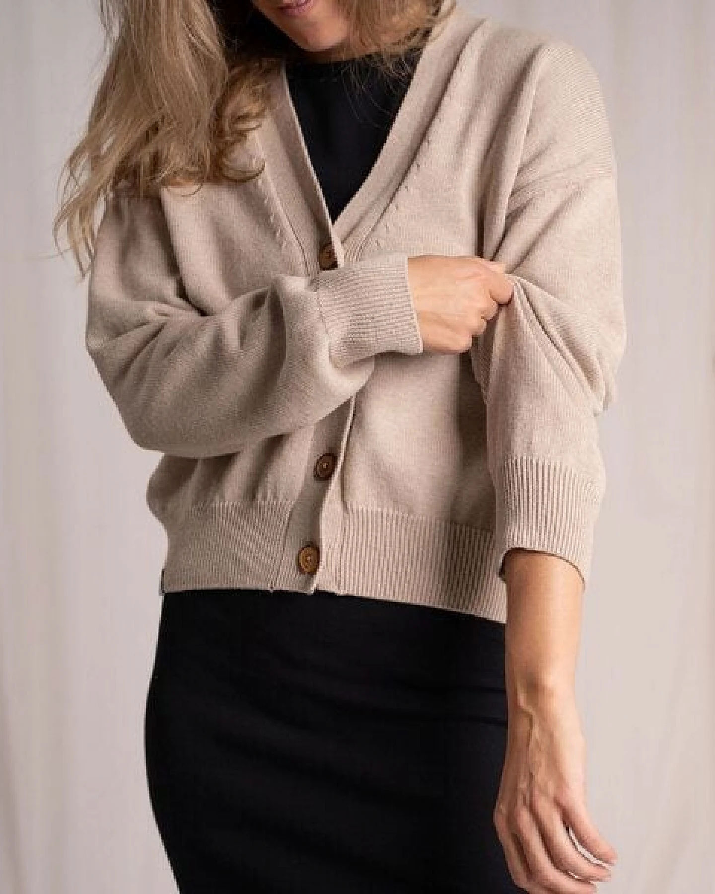 Vresh Clothing Vreia, Kurze Strickjacke aus Biobaumwolle – Ansicht 4