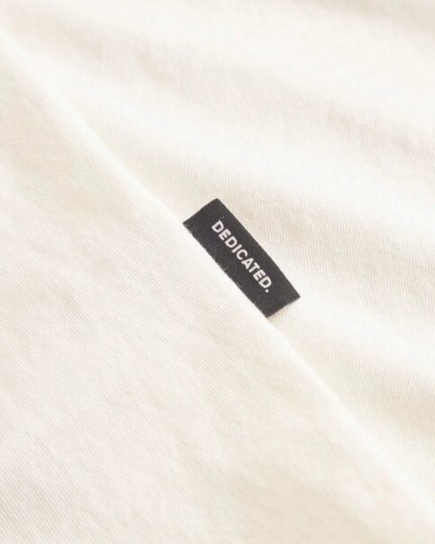 DEDICATED Klassisches T-Shirt mit Getränken Stickerei – Ansicht 4
