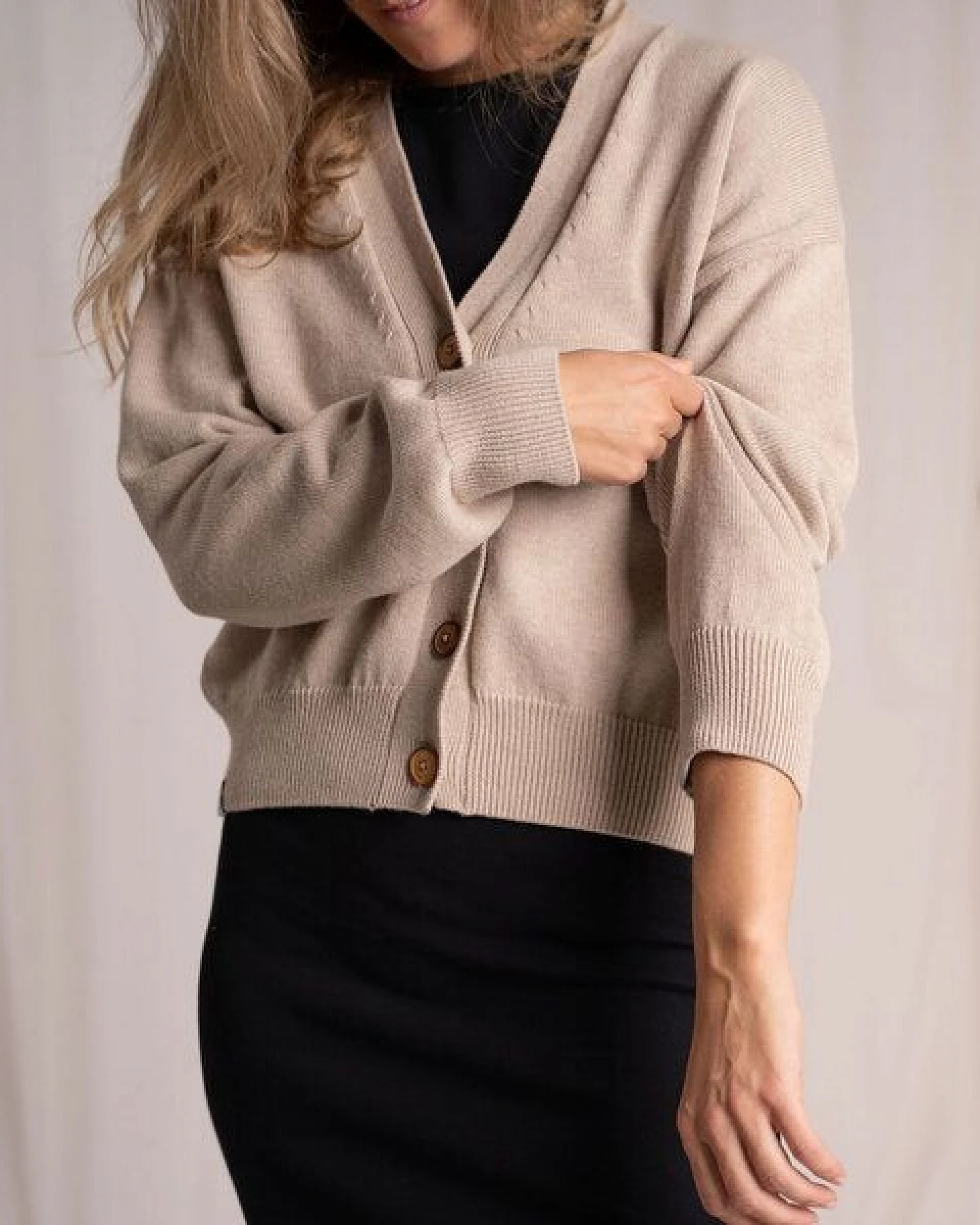 Vresh Clothing Vreia, Kurze Strickjacke aus Biobaumwolle – Ansicht 4