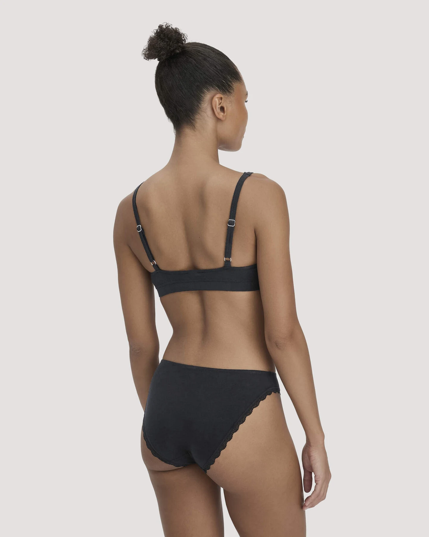 hessnatur Damen Bustier COTTON FEEL LACE aus Bio-Baumwolle - schwarz - Größe 34 – Ansicht 2