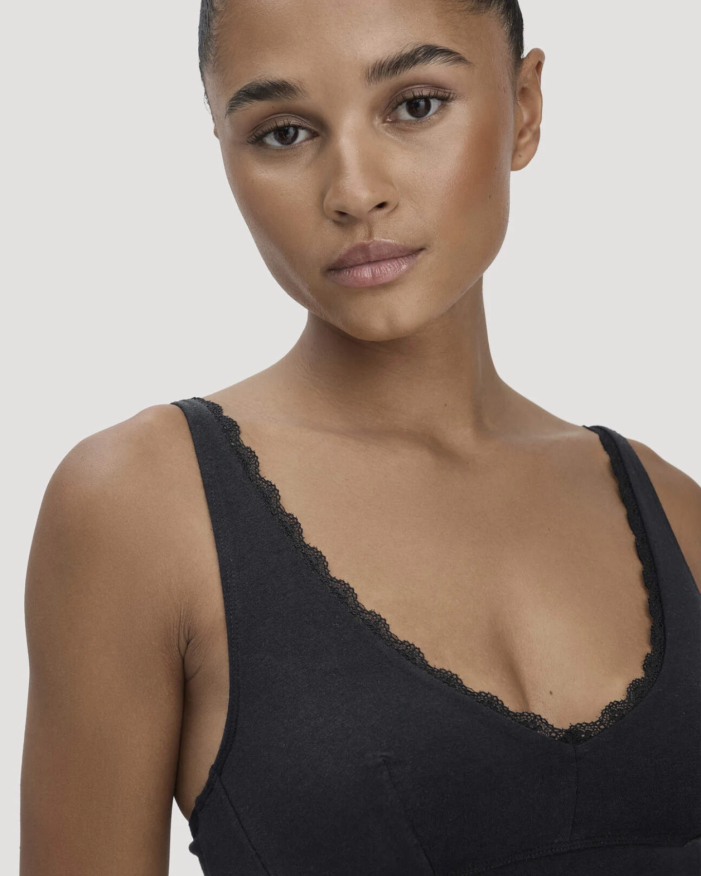 hessnatur Damen Bustier COTTON FEEL LACE aus Bio-Baumwolle - schwarz - Größe 34 – Ansicht 3