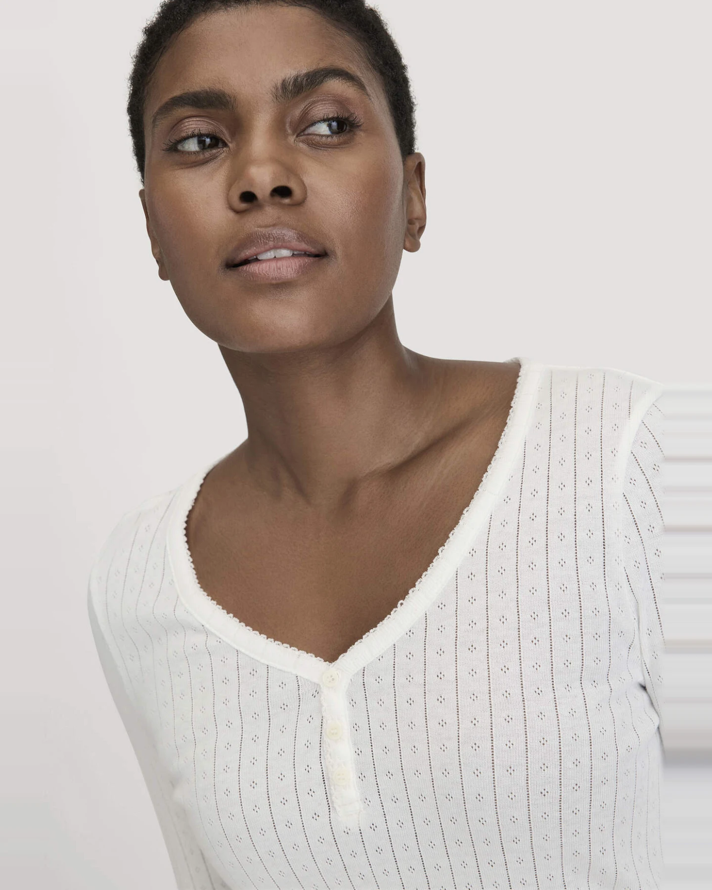 hessnatur Damen Pointelle Henley Schlafshirt PURE COTTON aus Bio-Baumwolle - weiß - Größe 40 – Ansicht 2