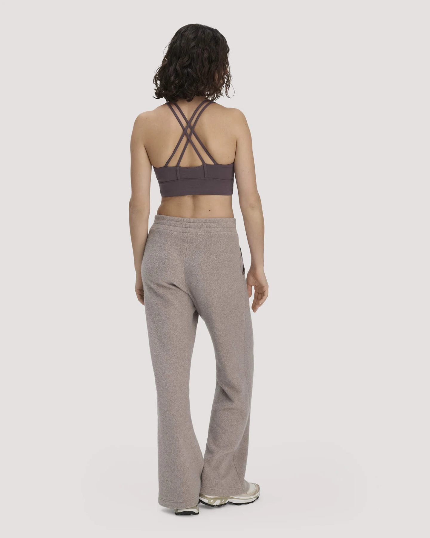hessnatur Loungewear Fleece Hose Relaxed ACTIVE LIGHT aus Bio-Baumwolle - beige - Größe M – Ansicht 2