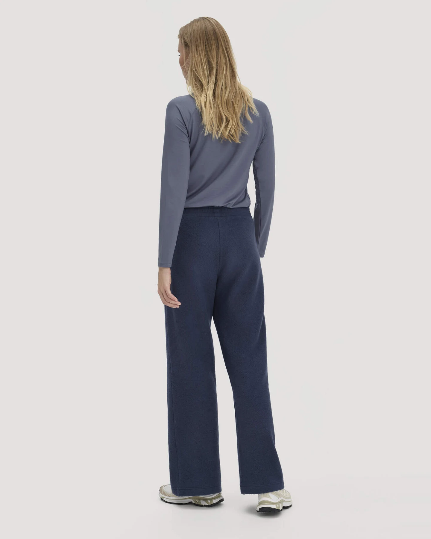 hessnatur Loungewear Fleece Hose Relaxed ACTIVE LIGHT aus Bio-Baumwolle - blau - Größe L – Ansicht 2