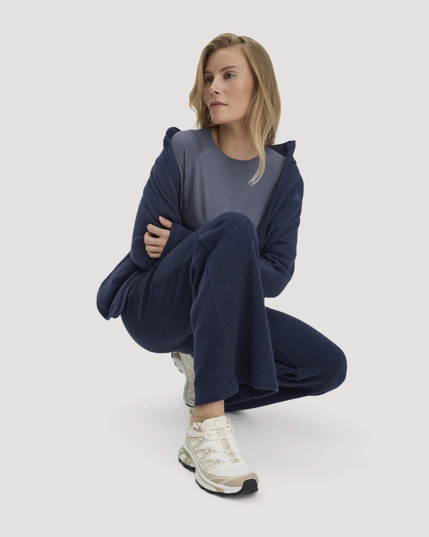 hessnatur Loungewear Fleece Hose Relaxed ACTIVE LIGHT aus Bio-Baumwolle - blau - Größe XL – Ansicht 4