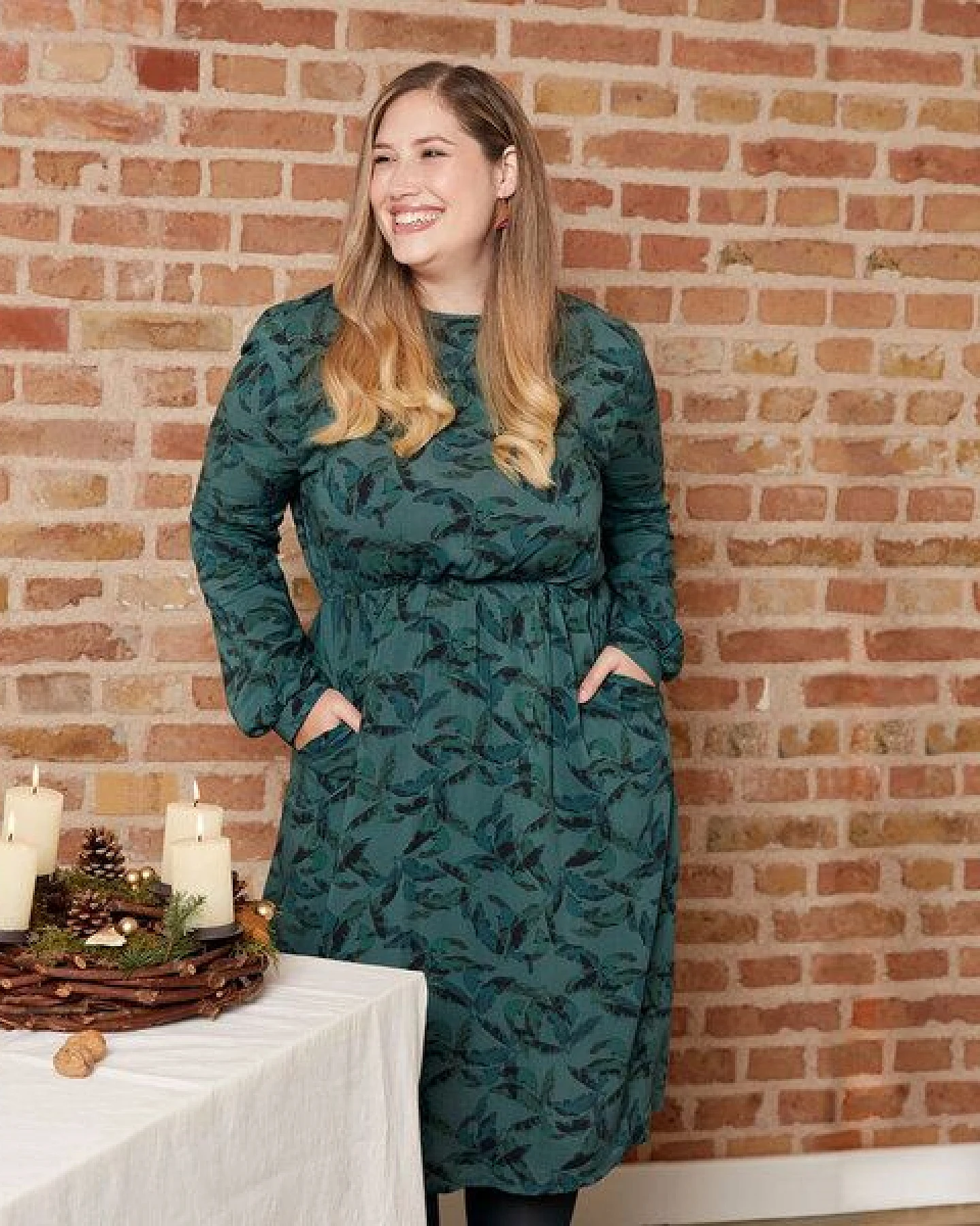 WiDDA berlin Midikleid GARBO Blätter Muster aus ECOVERO – Ansicht 2