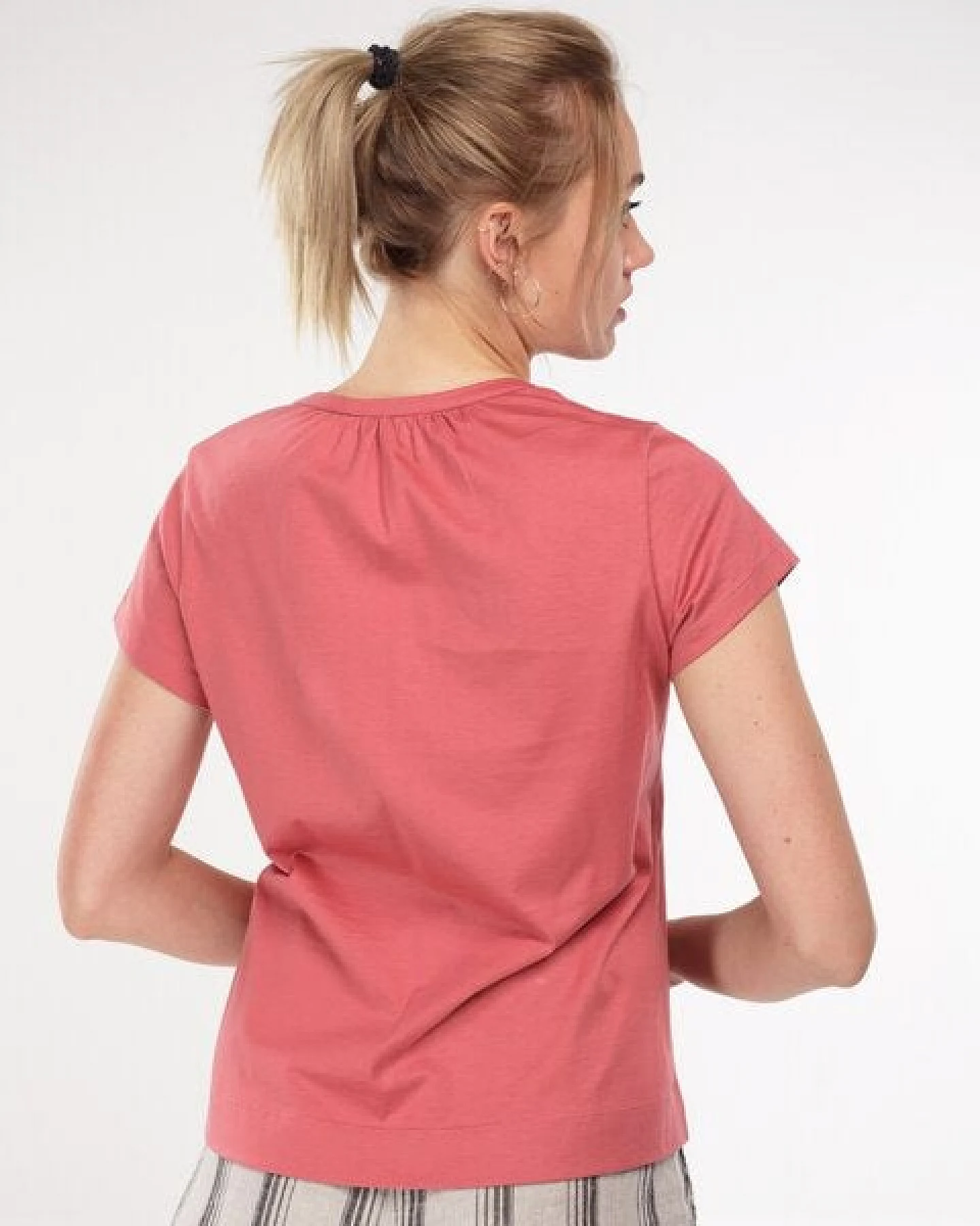Alma & Lovis Kurzarmshirt im Blusen-Style aus Bio-Baumwolle – Ansicht 4