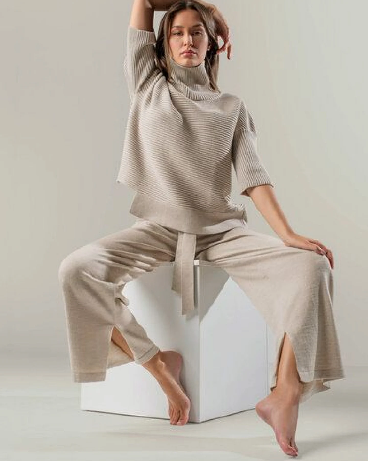 YOU LOOK PERFECT Merino Loungewear Set "Rollkragenpullover Bailey & Strickhose Bailey" – Ansicht 2