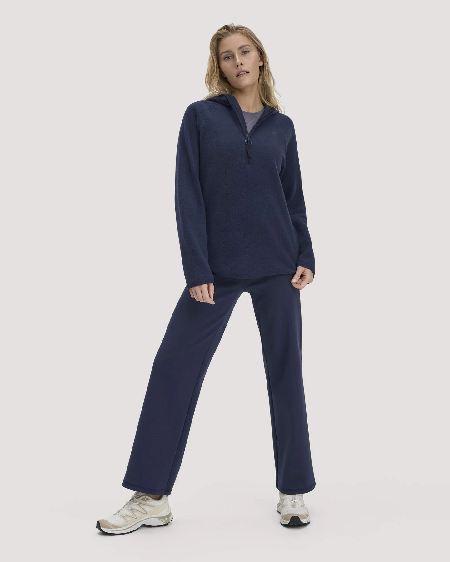 hessnatur Loungewear Fleece Hoodie Relaxed ACTIVE LIGHT aus Bio-Baumwolle - blau - Größe L – Ansicht 2